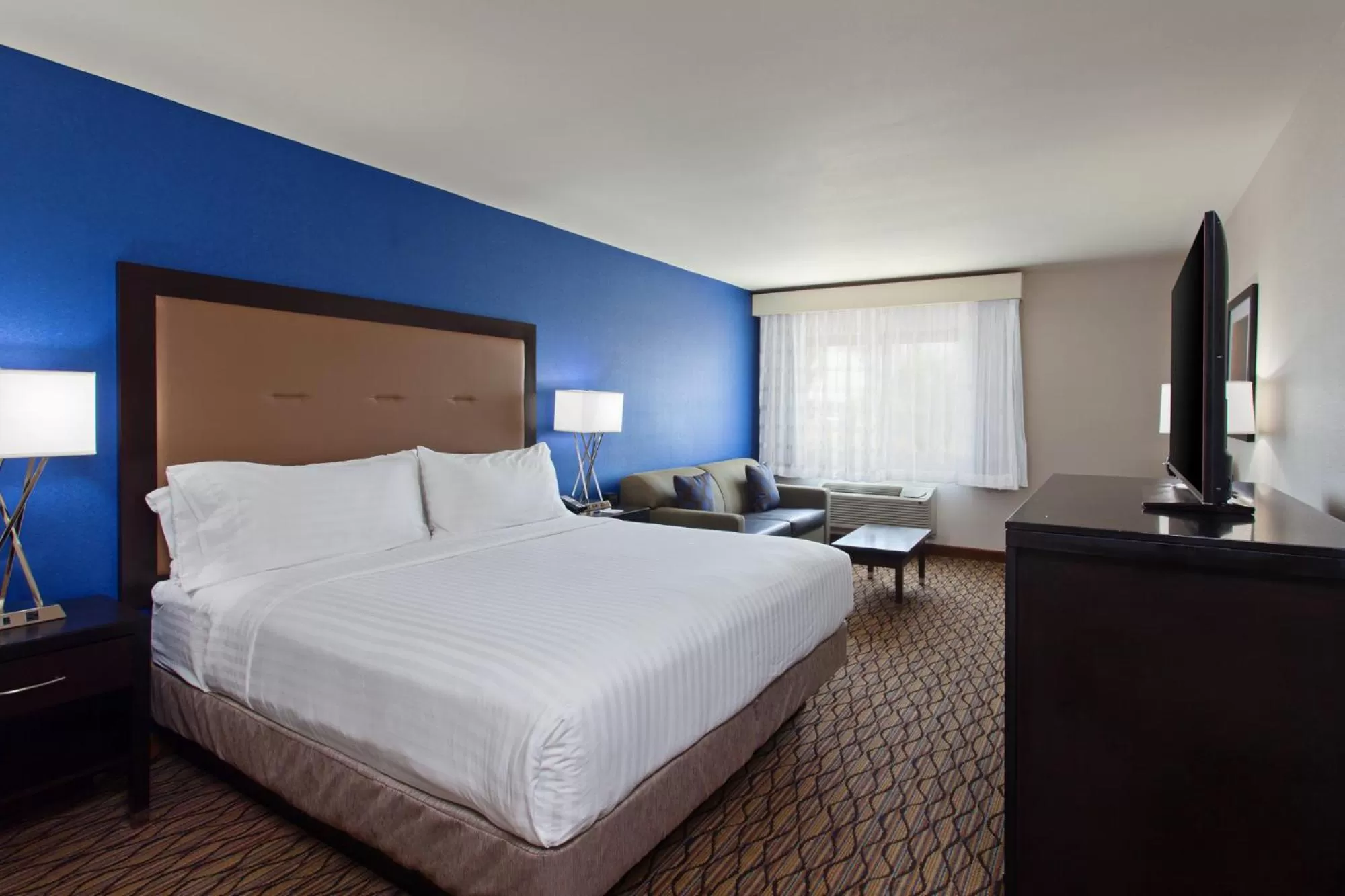 Bed in Holiday Inn Express San Bernardino Colton by IHG