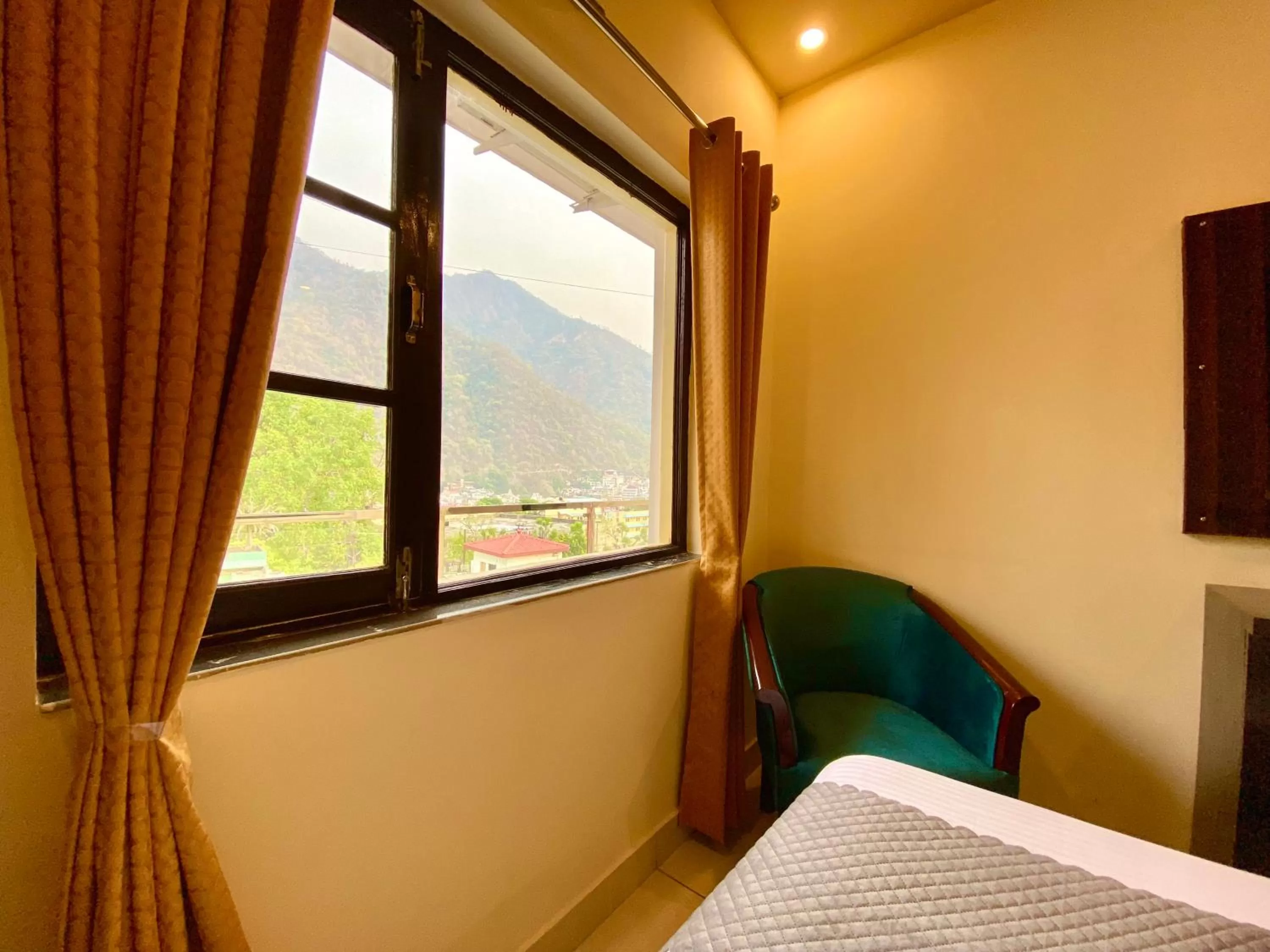 View (from property/room), Bed in Tapovan New Residency - 5 minutes walk to Laxman jhula