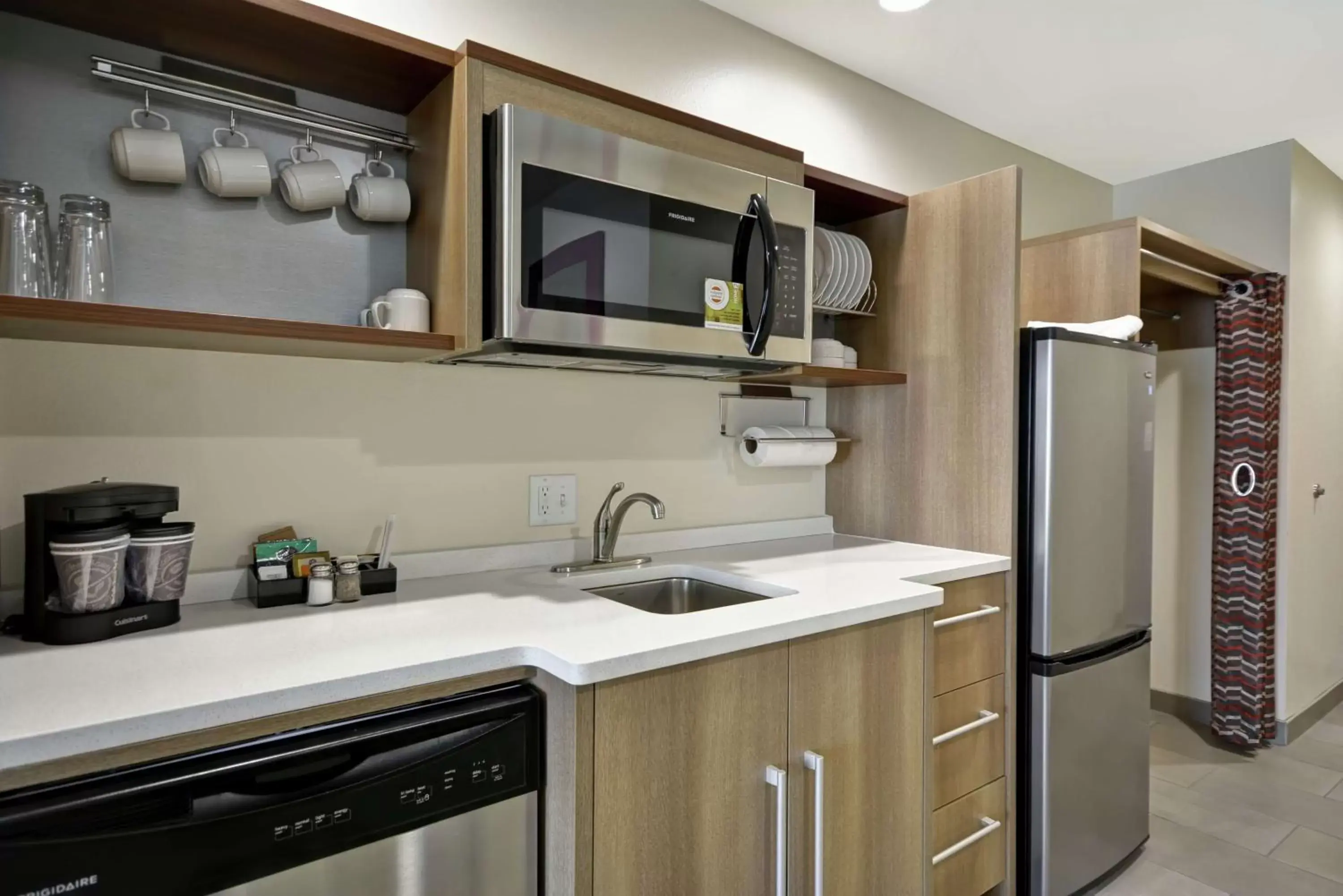 Kitchen or kitchenette, Kitchen/Kitchenette in Home2 Suites By Hilton Texas City Houston