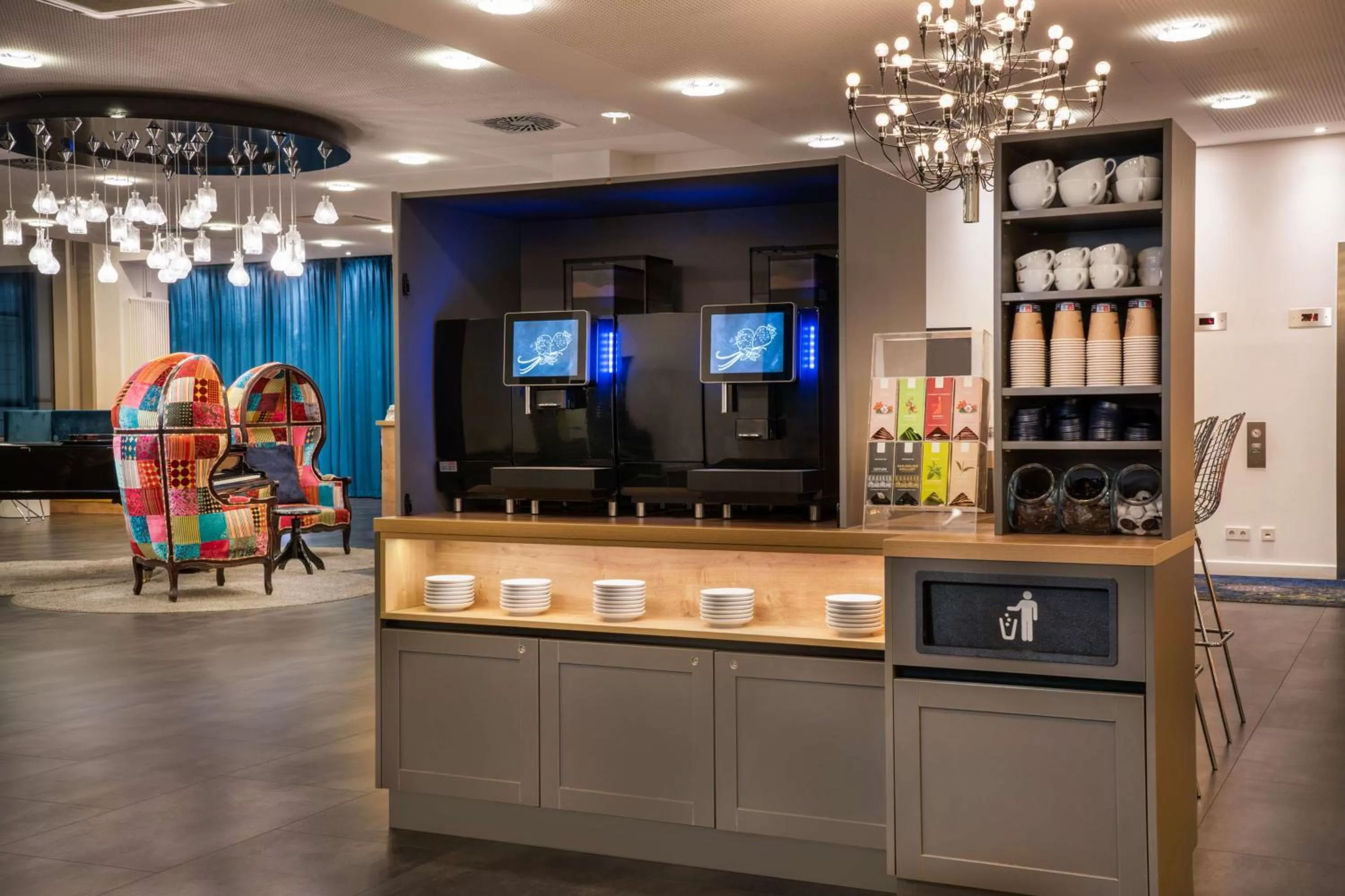 Lobby or reception in elaya hotel leipzig city center