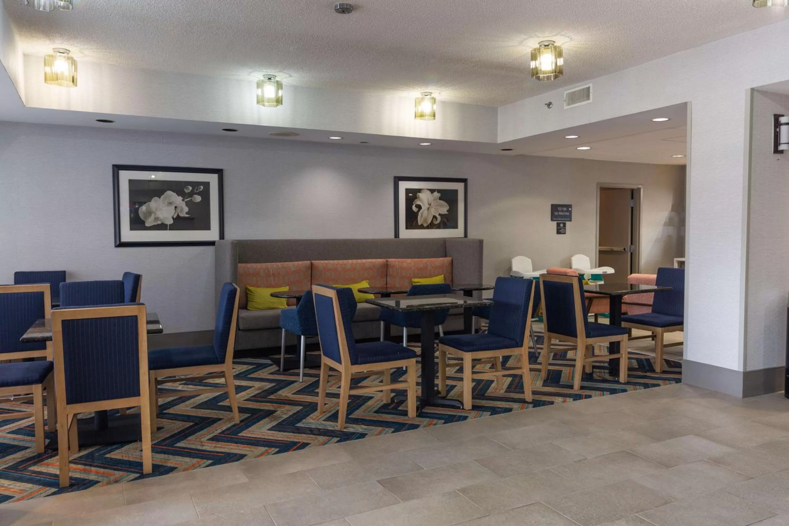 Lobby or reception in Hampton Inn Atlanta/Peachtree City