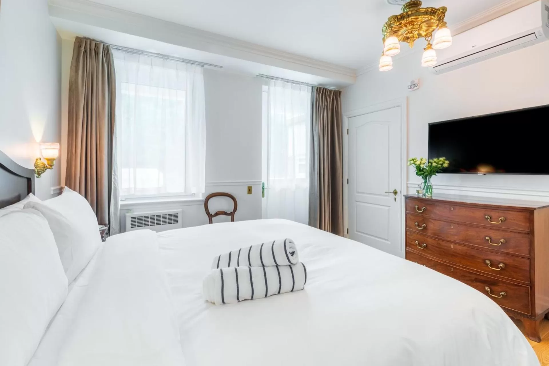 Balcony/Terrace, Bed in StoneHaven Le Manoir - Relais & Châteaux