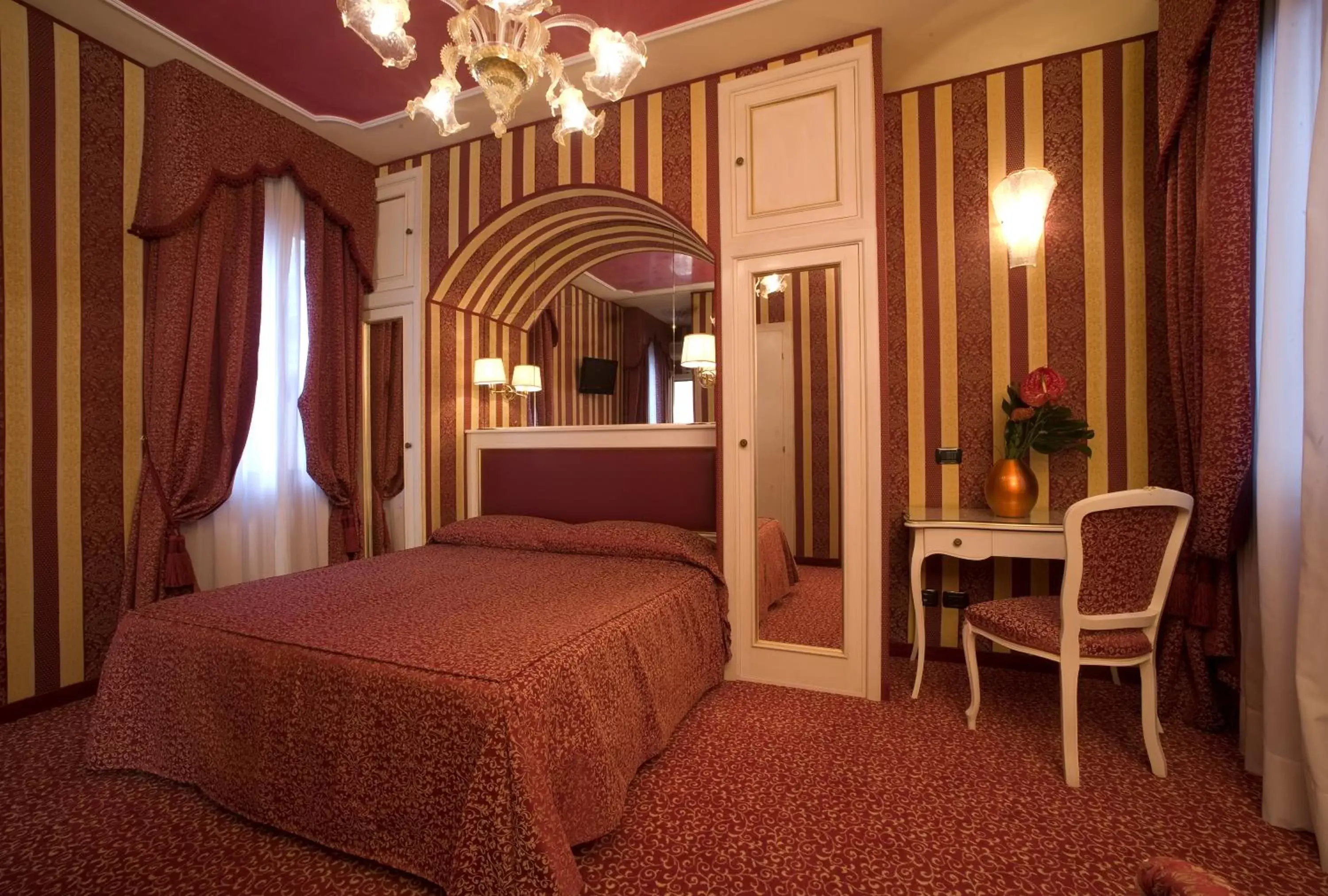 Photo of the whole room, Bed in Hotel Alcyone