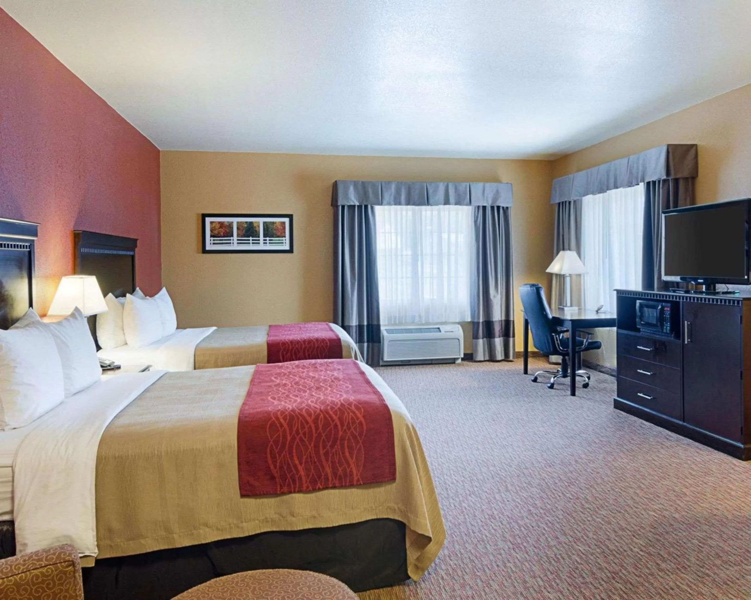 Photo of the whole room, Bed in Comfort Inn & Suites Orange - Montpelier