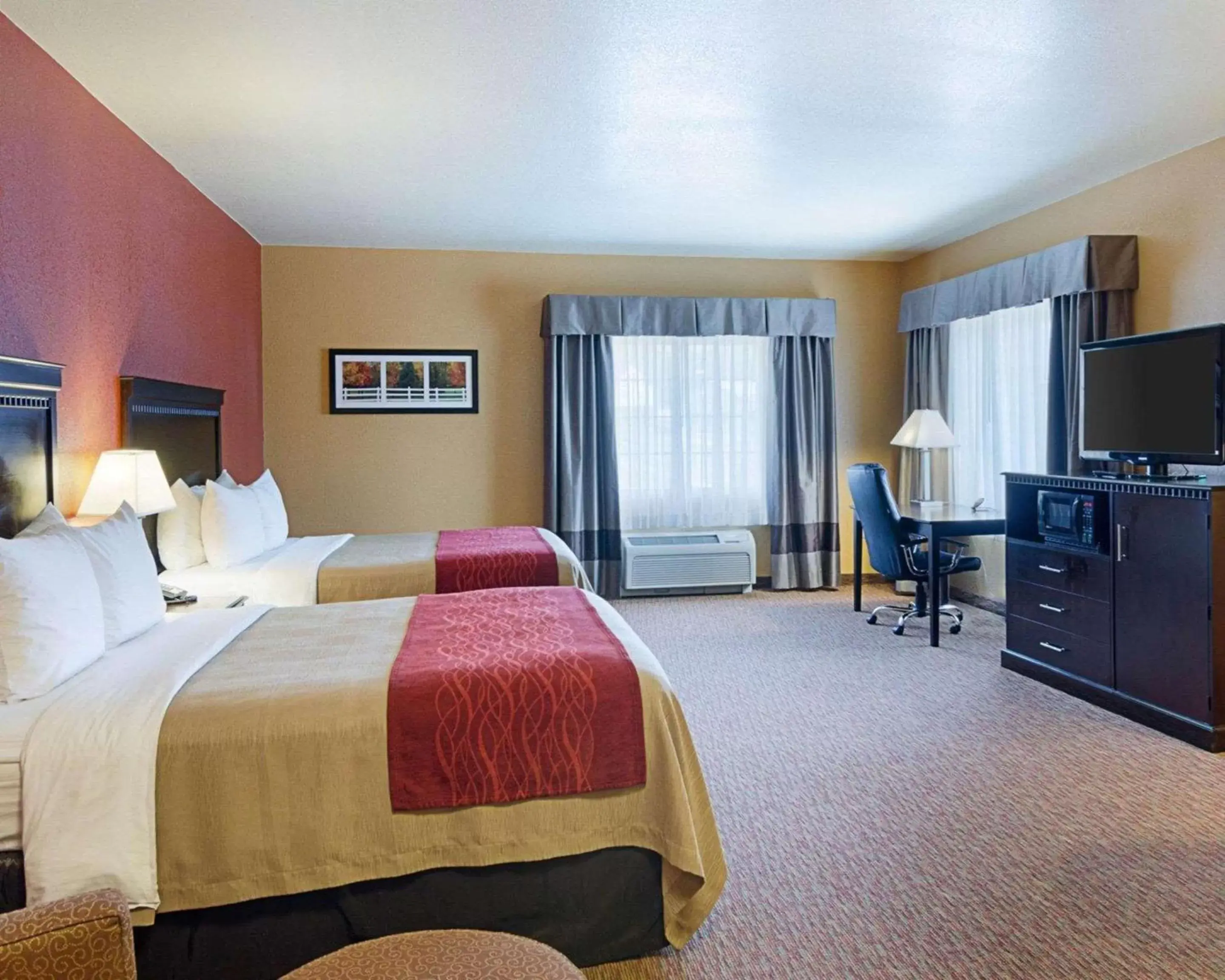 Photo of the whole room in Comfort Inn & Suites Orange