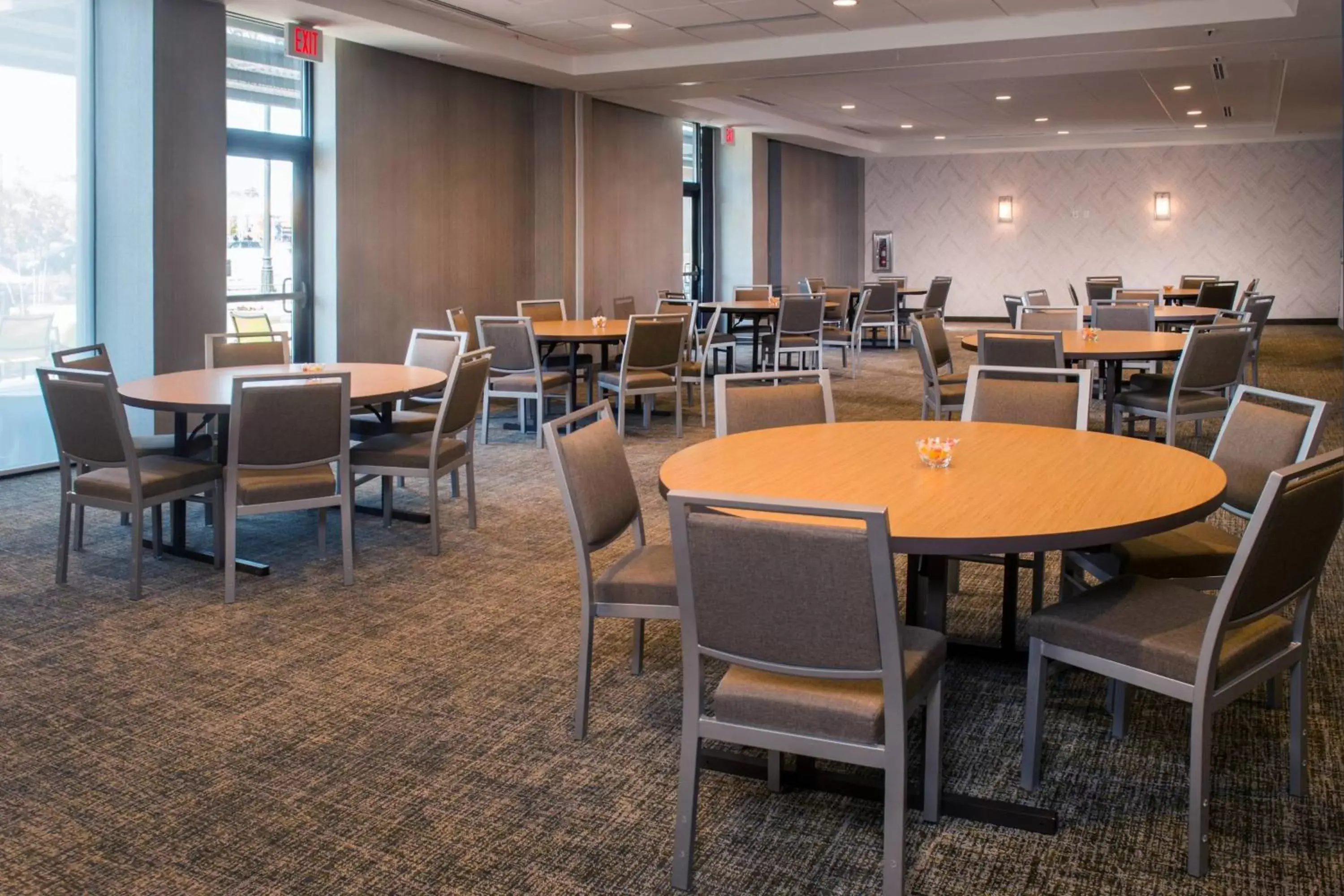 Meeting/conference room, Restaurant/Places to Eat in SpringHill Suites by Marriott Gainesville Haymarket