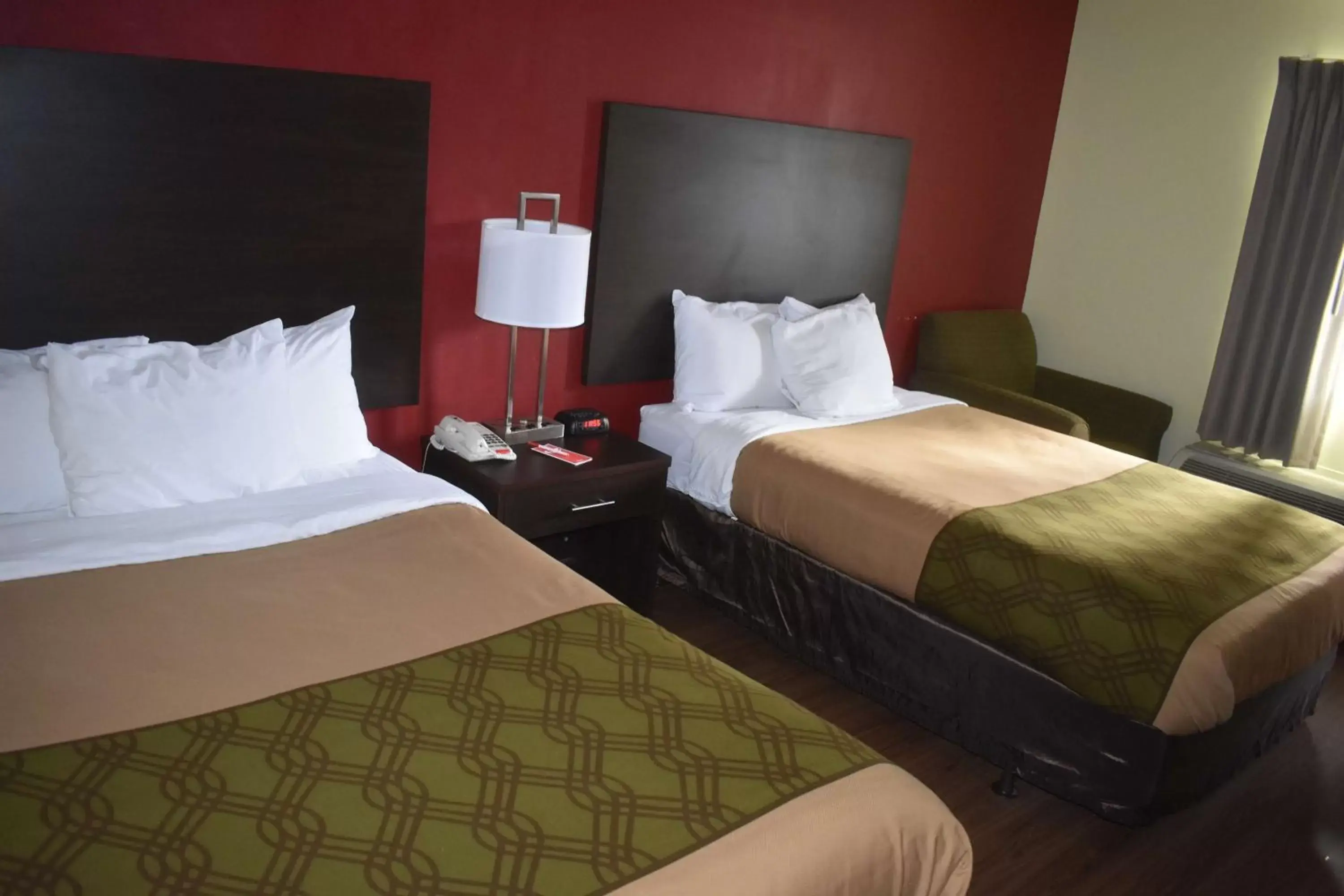 Bed in SureStay Hotel by Best Western Brunswick