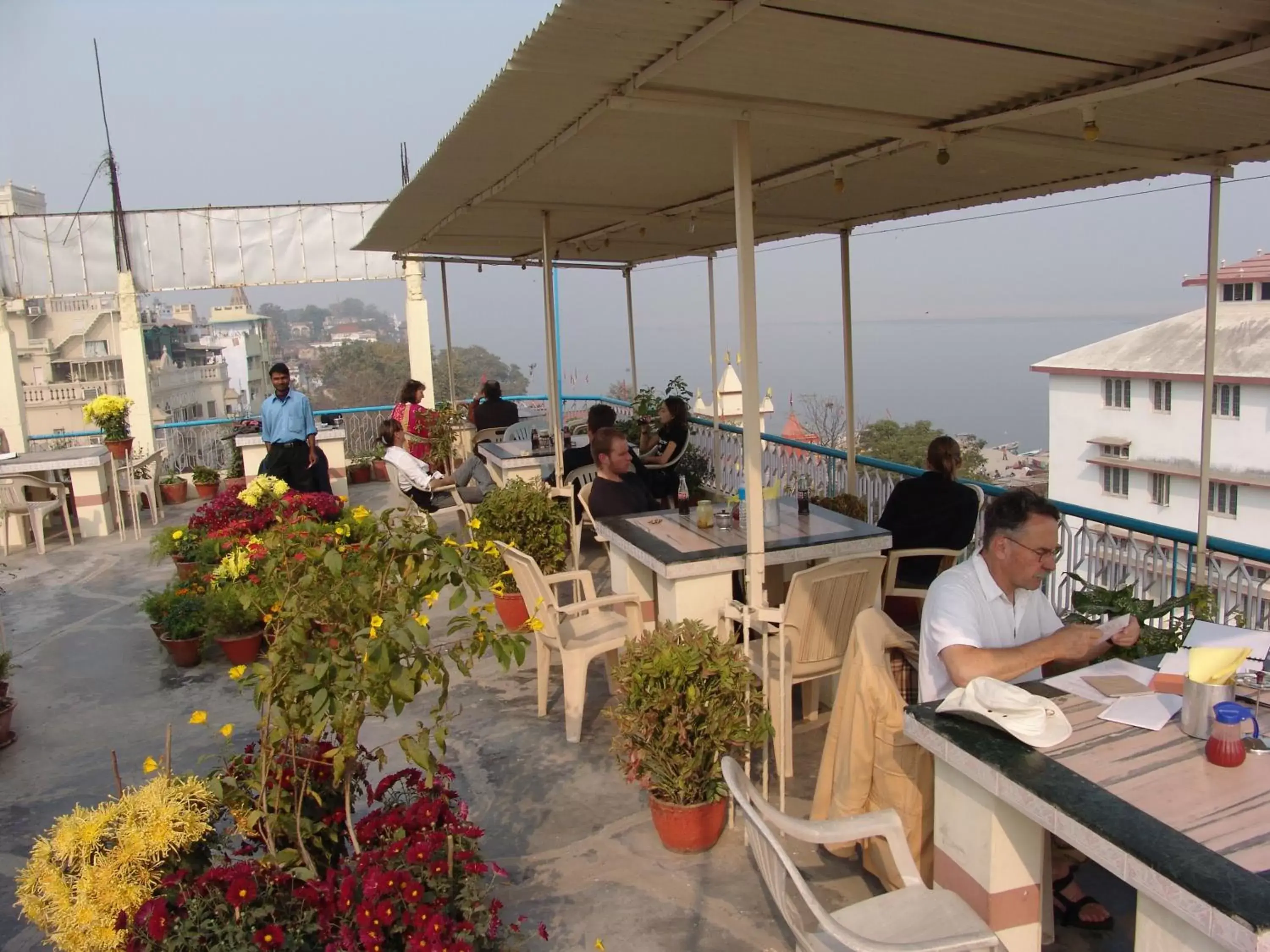 Restaurant/places to eat in Hotel Temple On Ganges