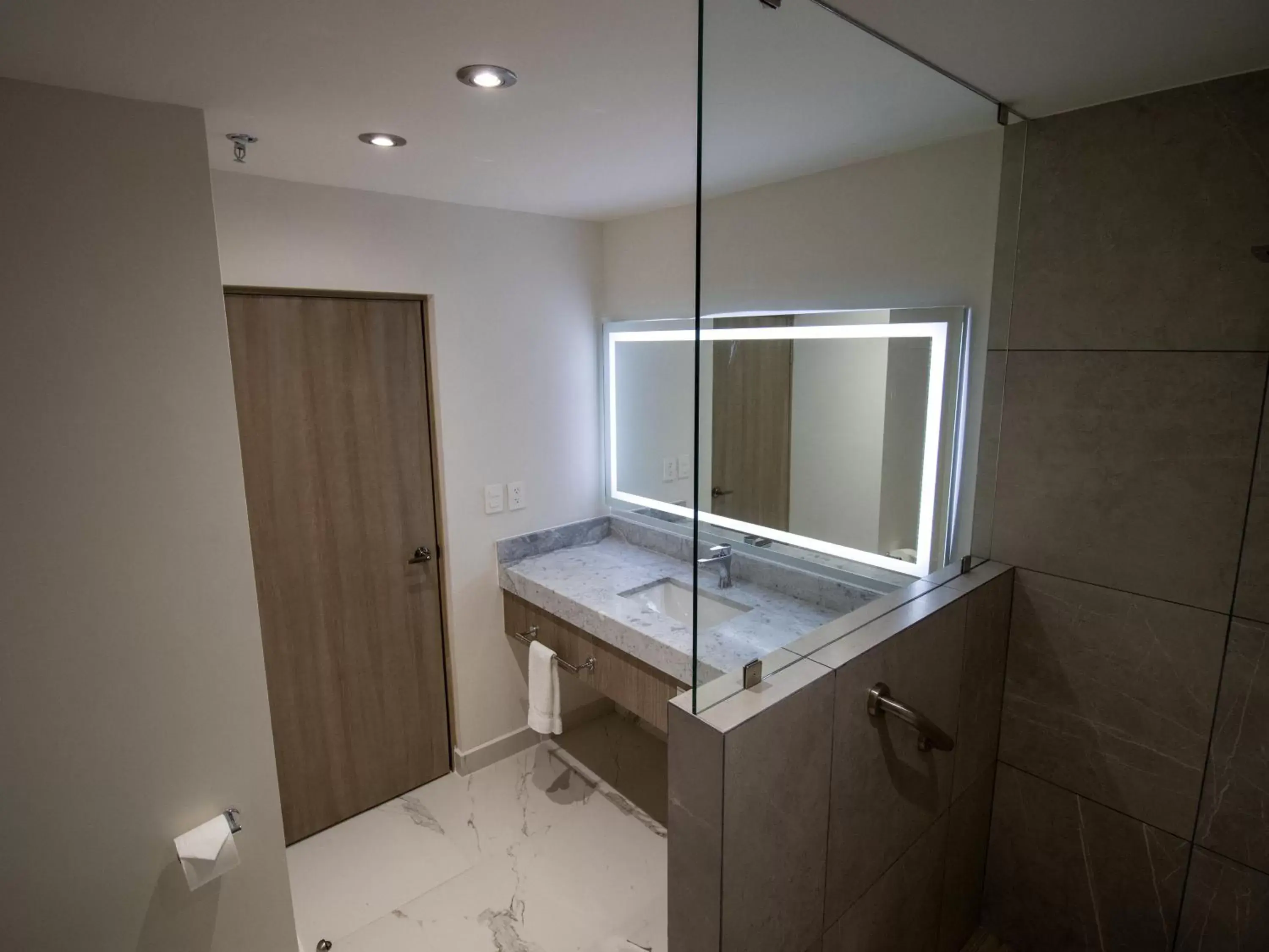 Bathroom in Hotel Araiza Mexicali Bathroom in Hotel Araiza Mexicali