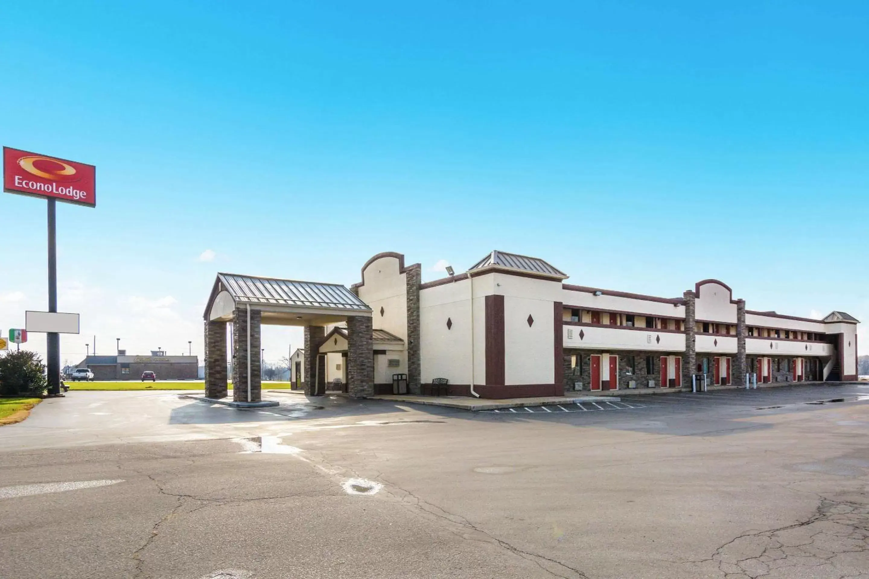 Property Building in Econo Lodge Cloverdale