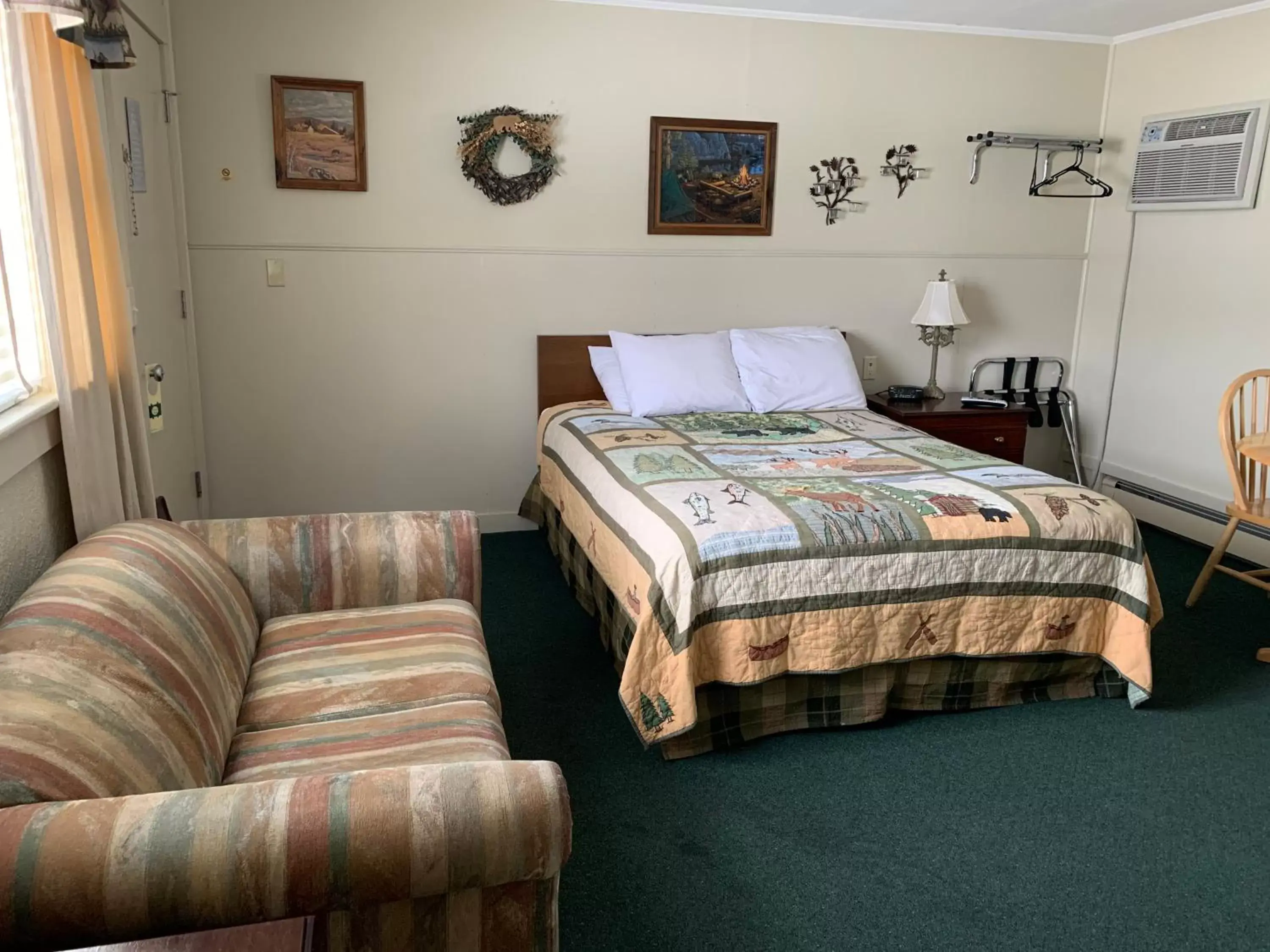 Bed in carrollmotel and cottages