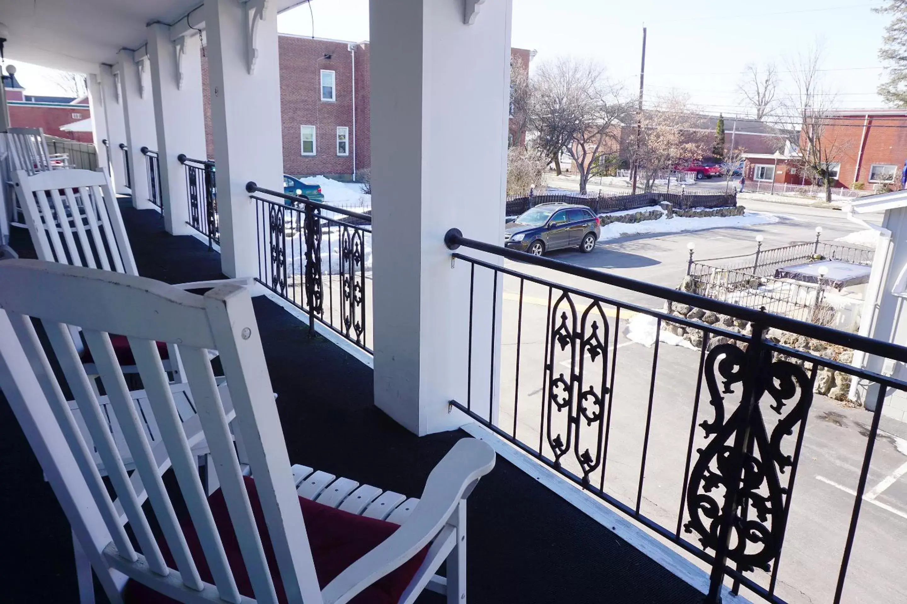 Street view, Balcony/Terrace in Stay Saratoga