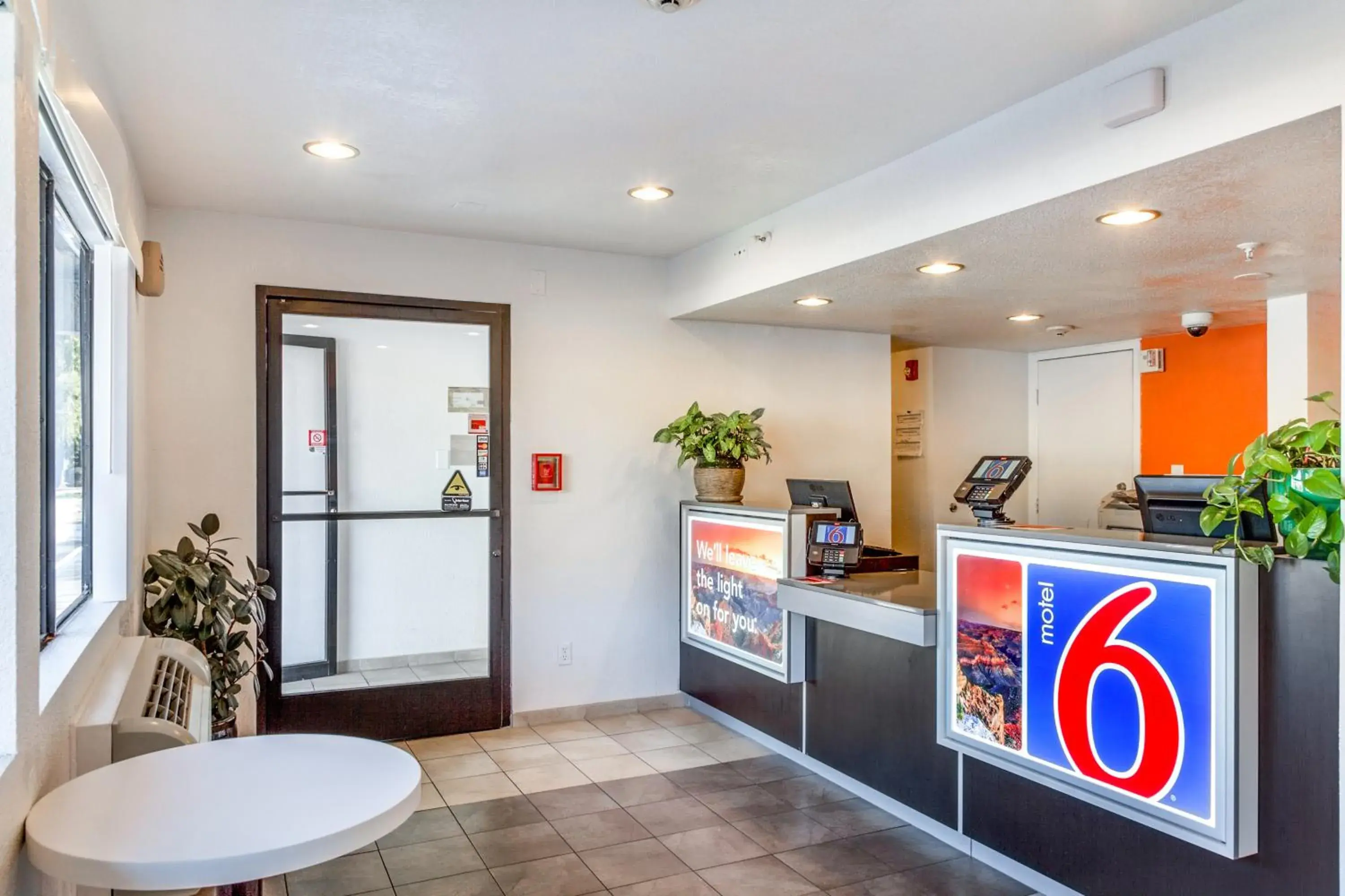 Lobby or reception in Motel 6-Phoenix, AZ - West Lobby or reception in Motel 6-Phoenix, AZ - West