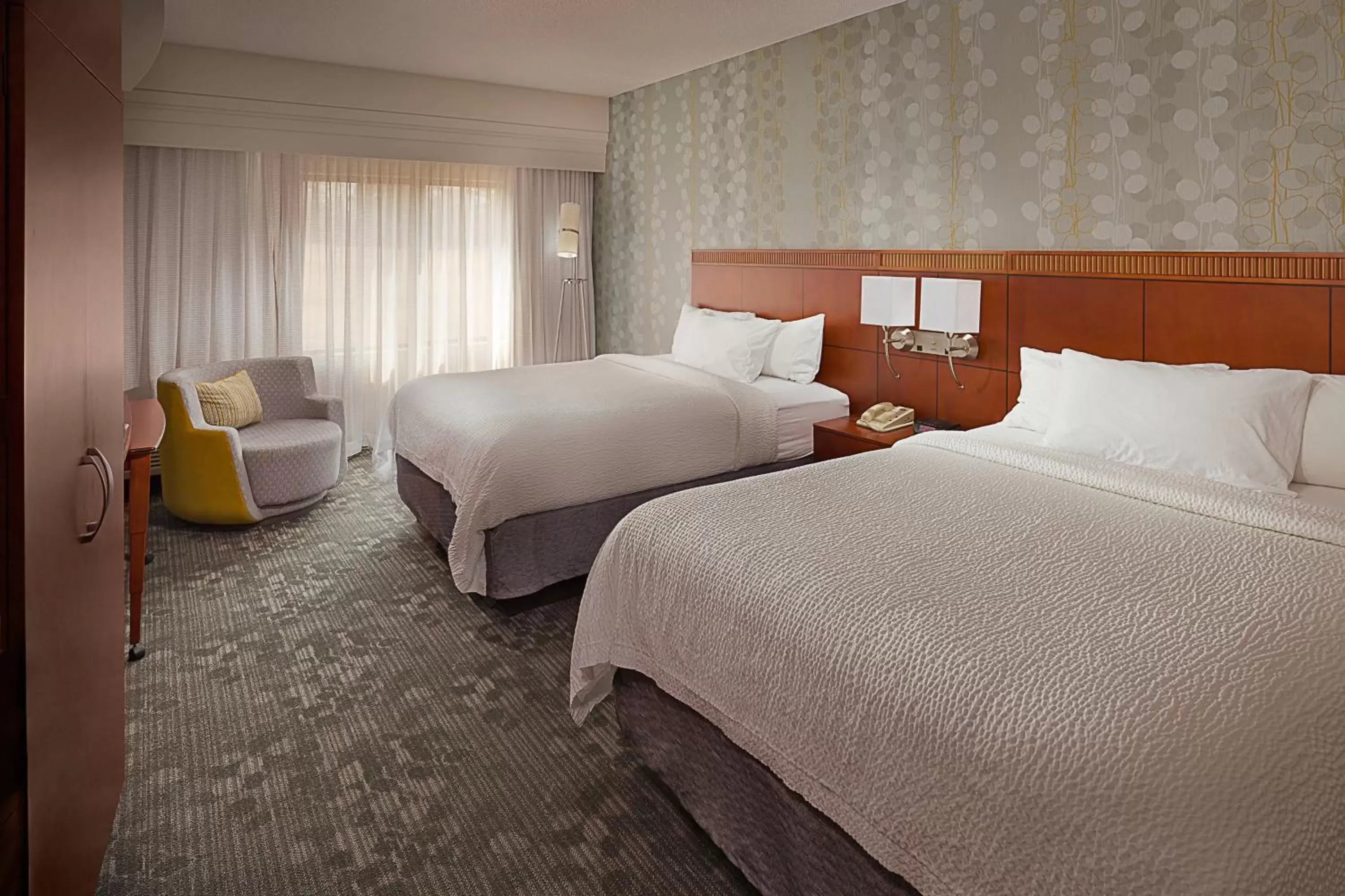 Photo of the whole room, Bed in Courtyard by Marriott Harrisburg Hershey