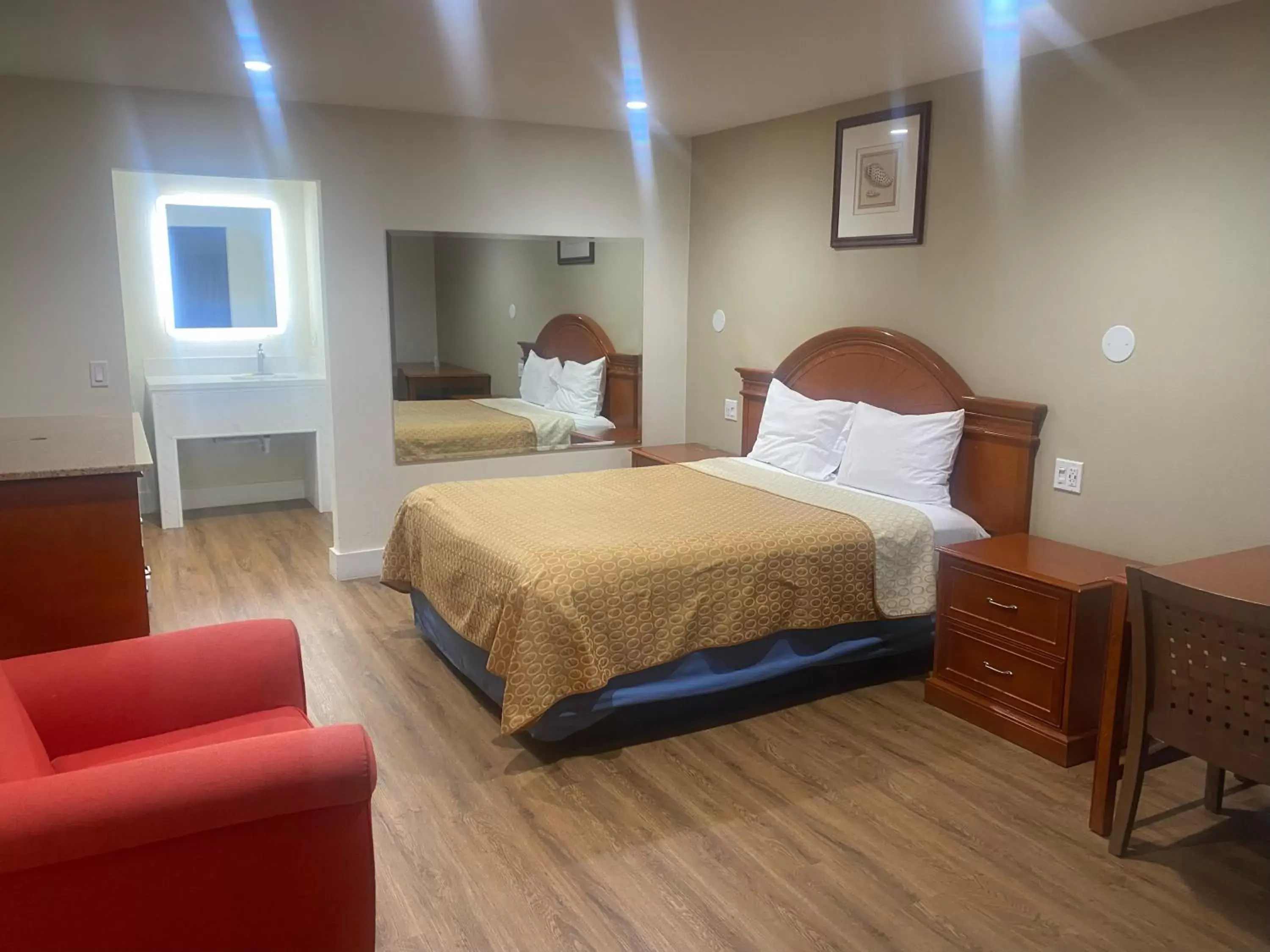 Bed in Royale Inn Motel