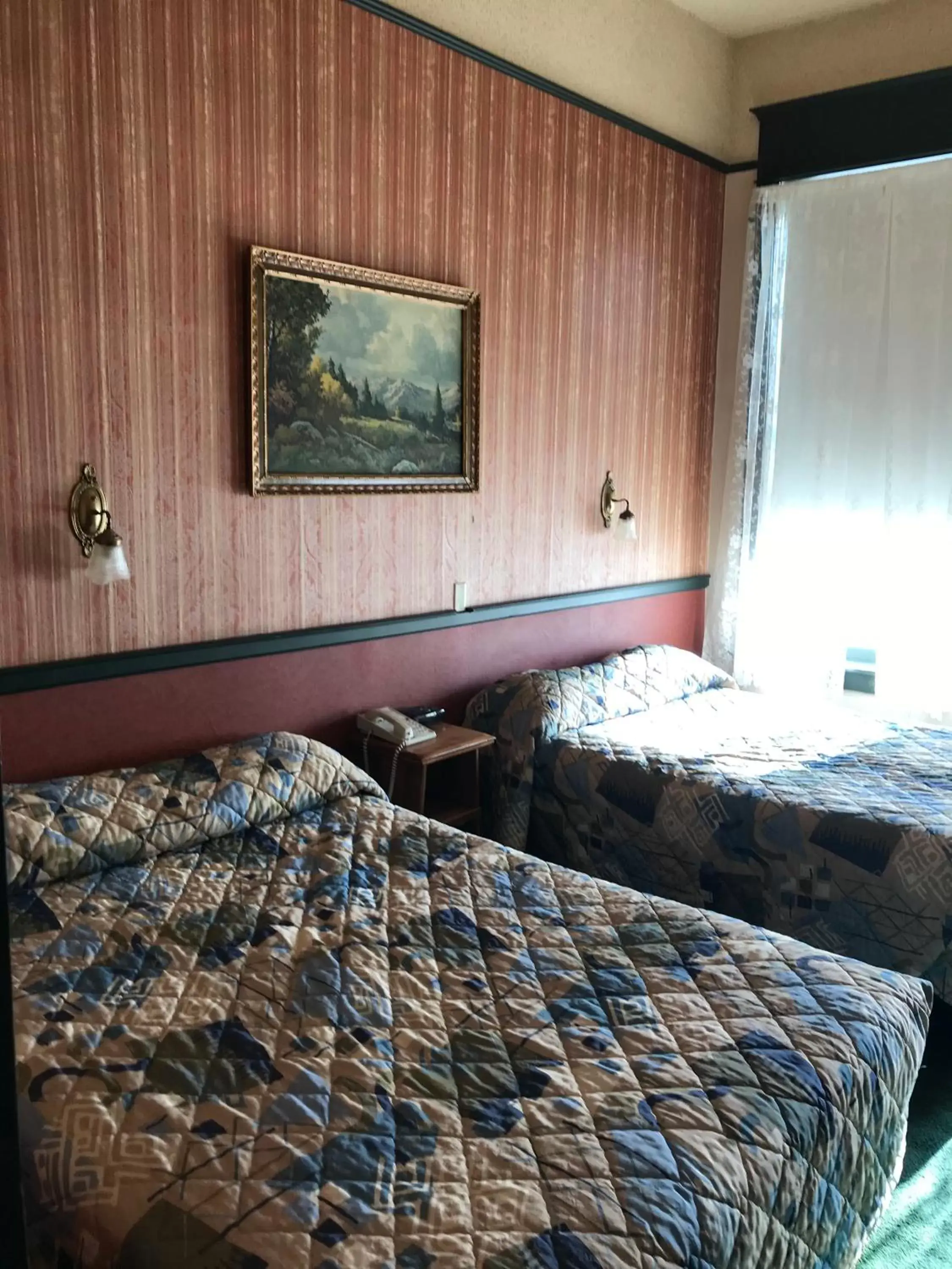 Bed in Historic Franklin Hotel