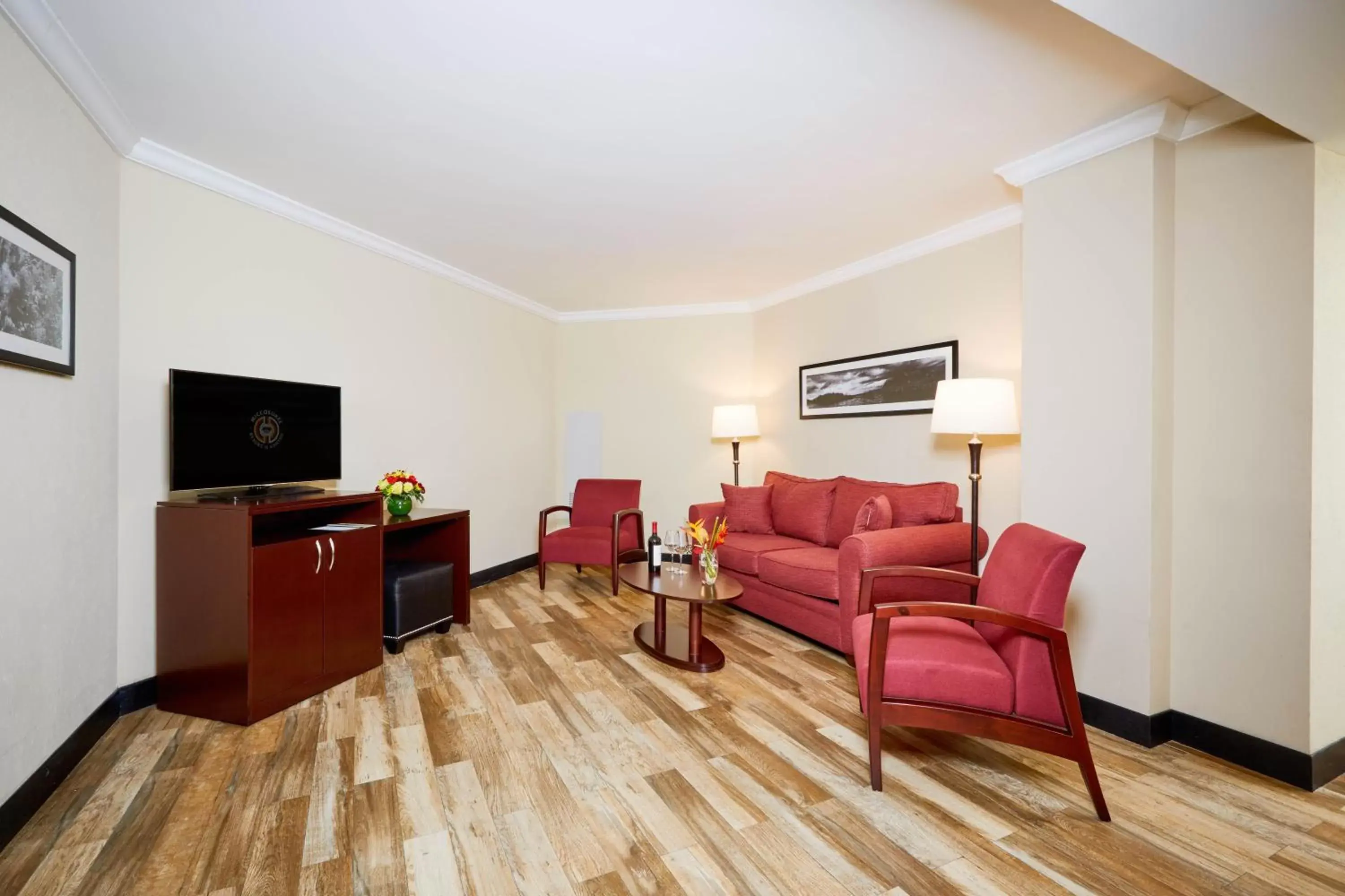 Communal lounge/ TV room, Seating Area in Miccosukee Casino & Resort