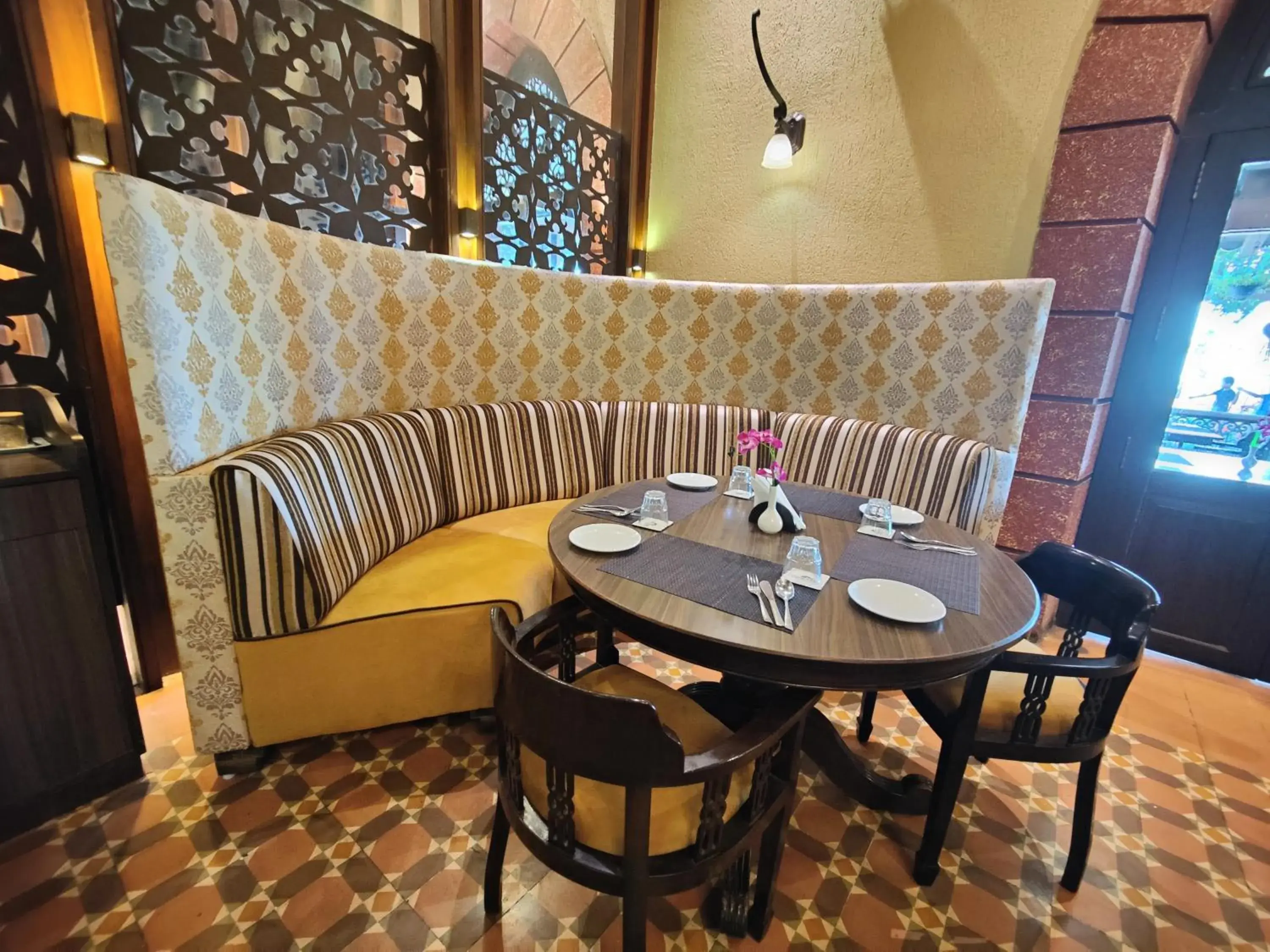 Dining area, Seating Area in Regenta MPG Club Mahabaleshwar