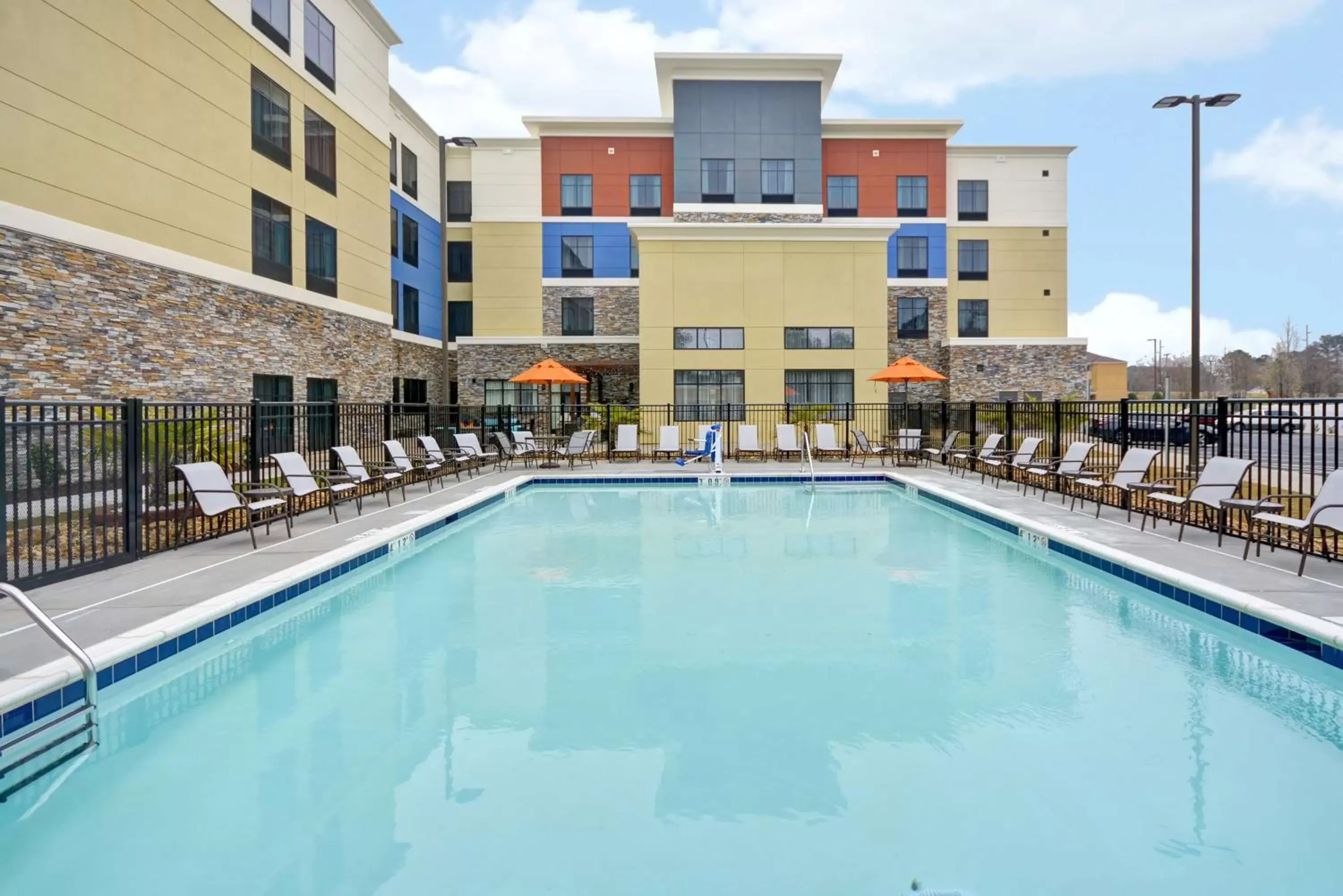 Property building, Swimming Pool in Homewood Suites By Hilton Rocky Mount