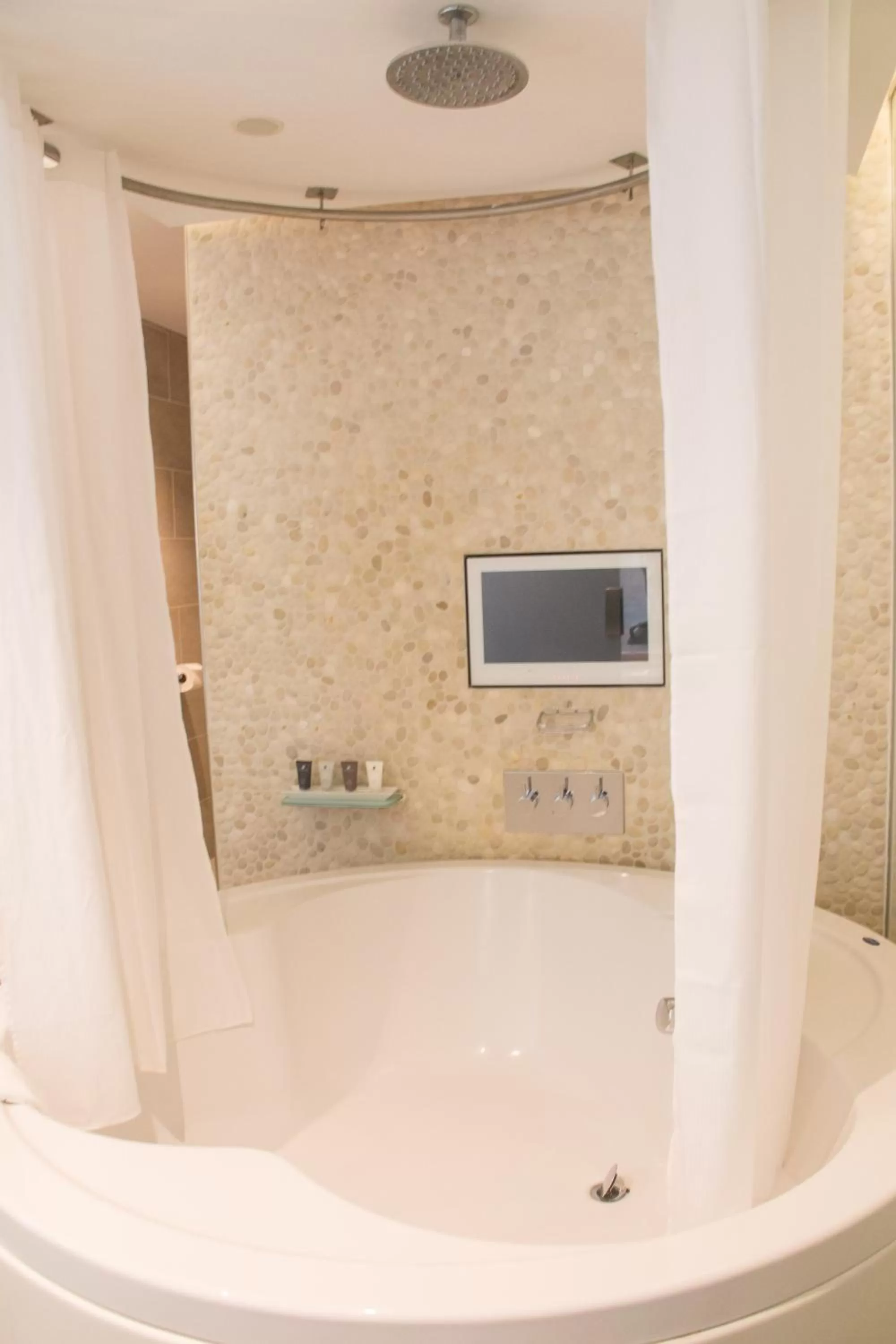 Bathroom in Le Monde Hotel