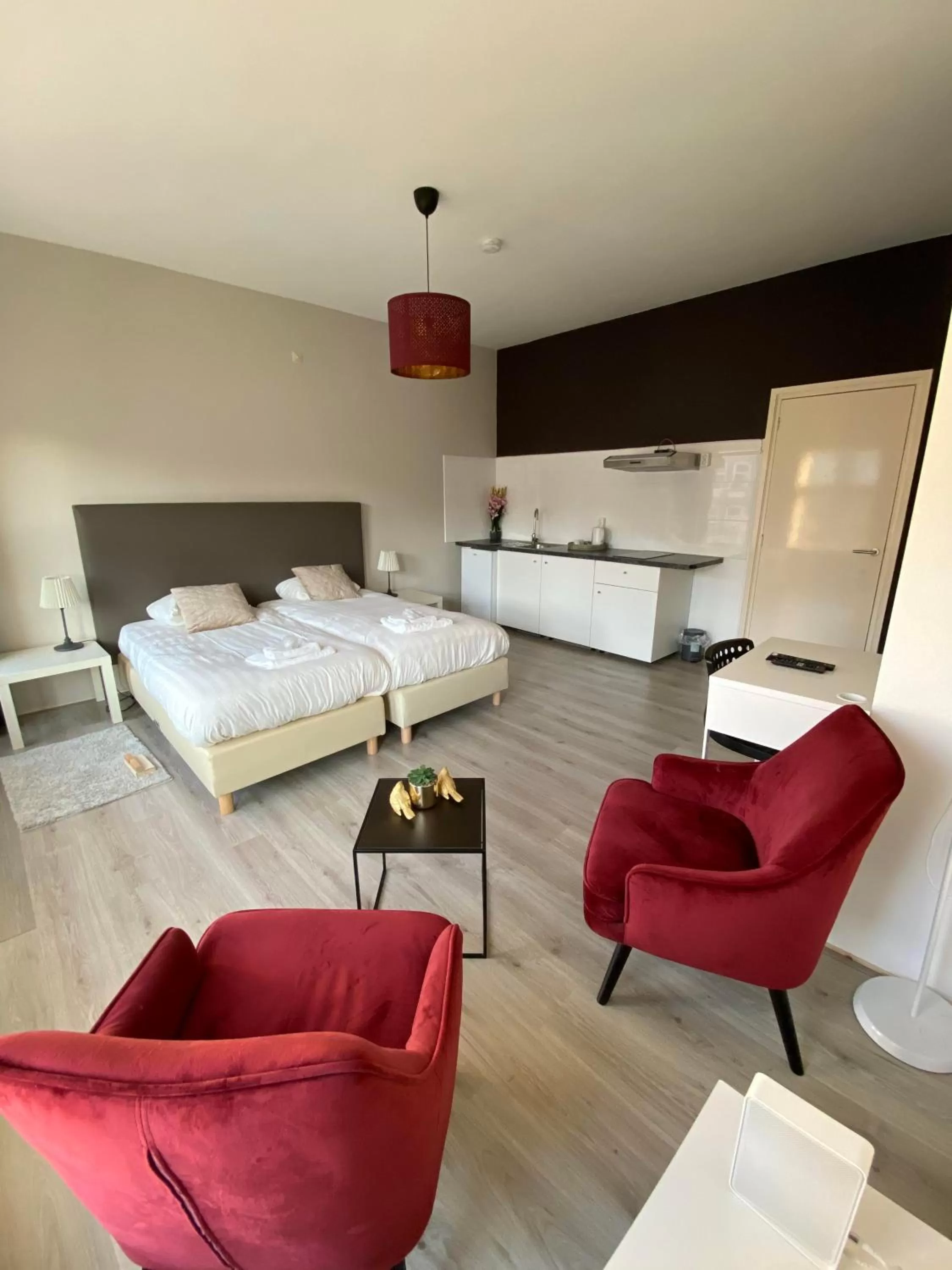 Living room, Bed in Hotel Bridges House - Delft City Centre