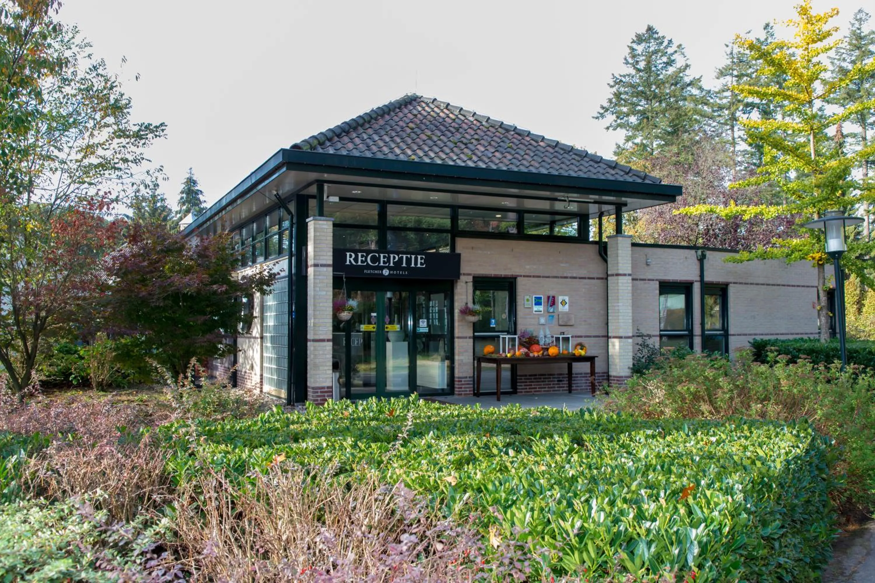 Property building in Fletcher Hotel Restaurant Victoria-Hoenderloo