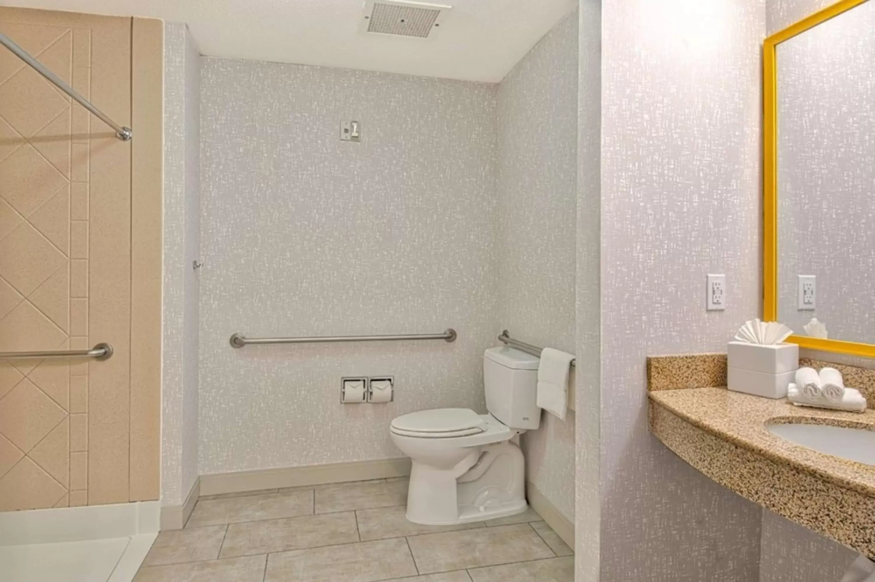 Bathroom in Hampton Inn & Suites Hemet