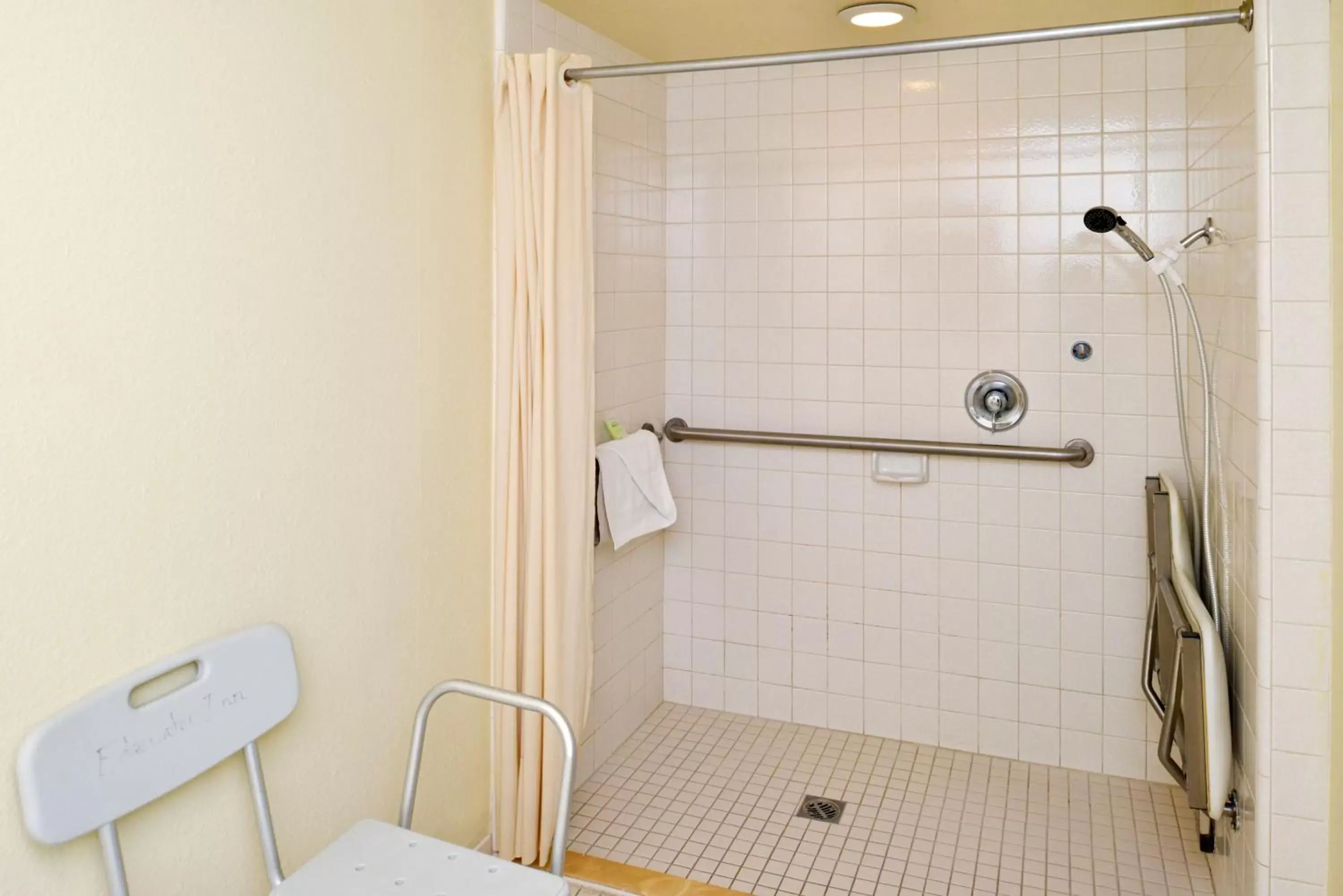 Shower, Bathroom in Edgewater Inn and Suites