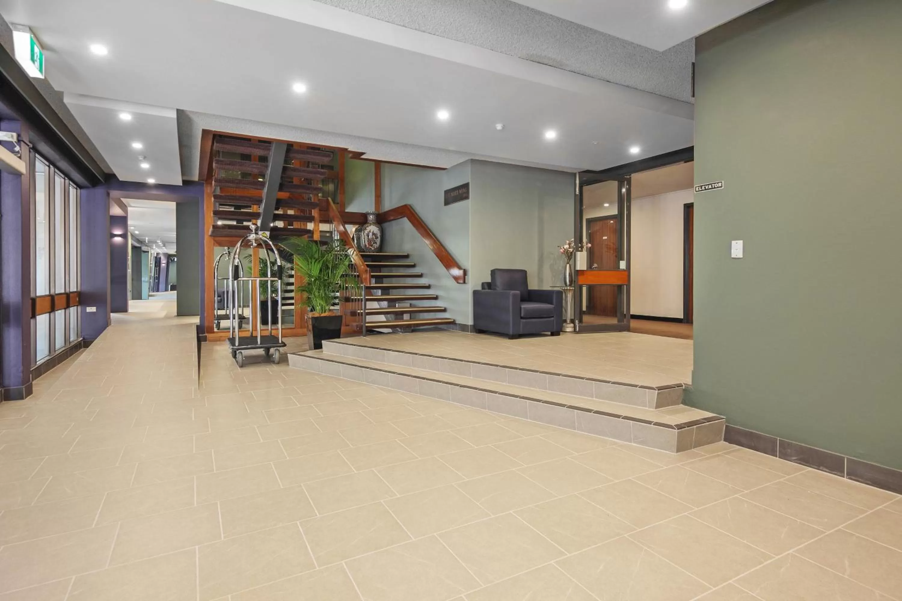 Belconnen Way Hotel & Serviced Apartments