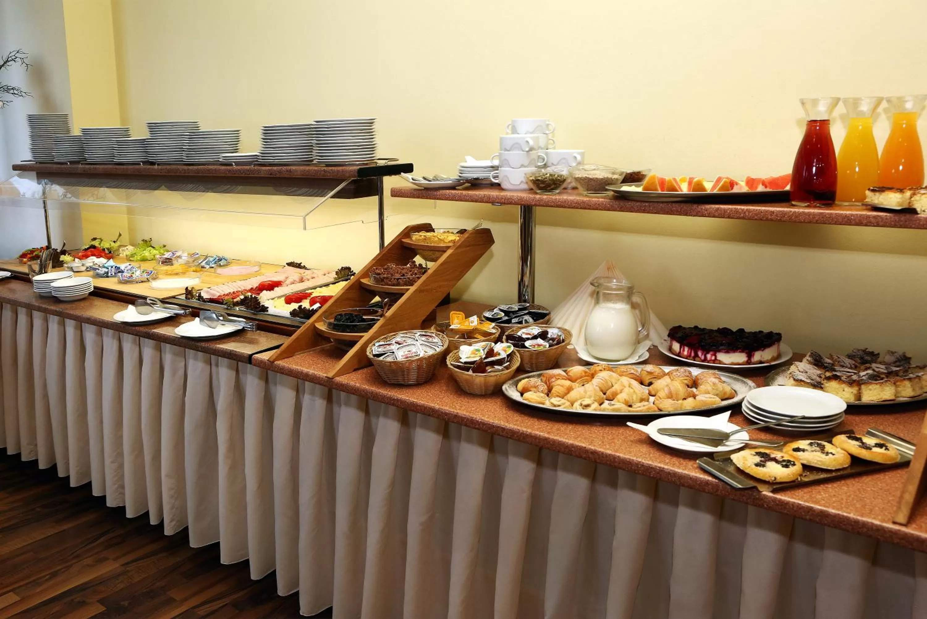 Buffet breakfast in Hotel Central