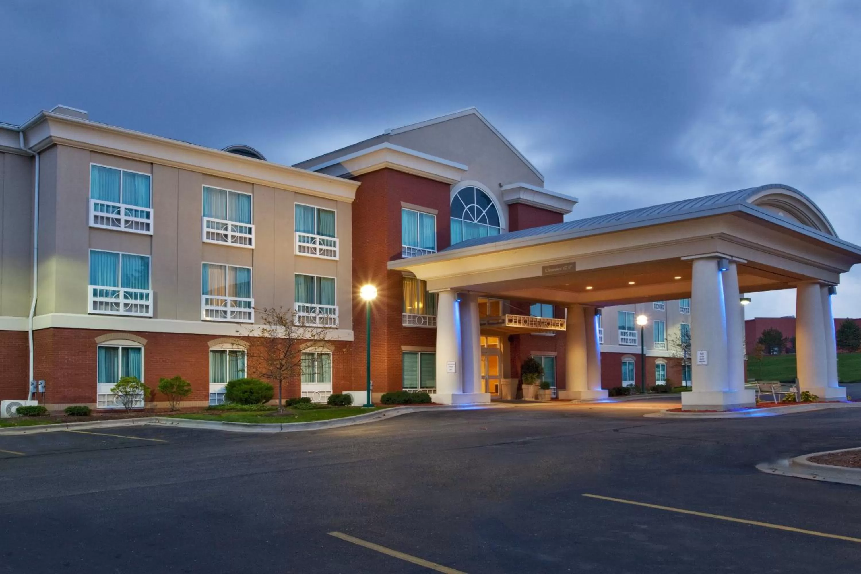 Holiday Inn Express Hotel & Suites Grand Rapids-North by IHG
