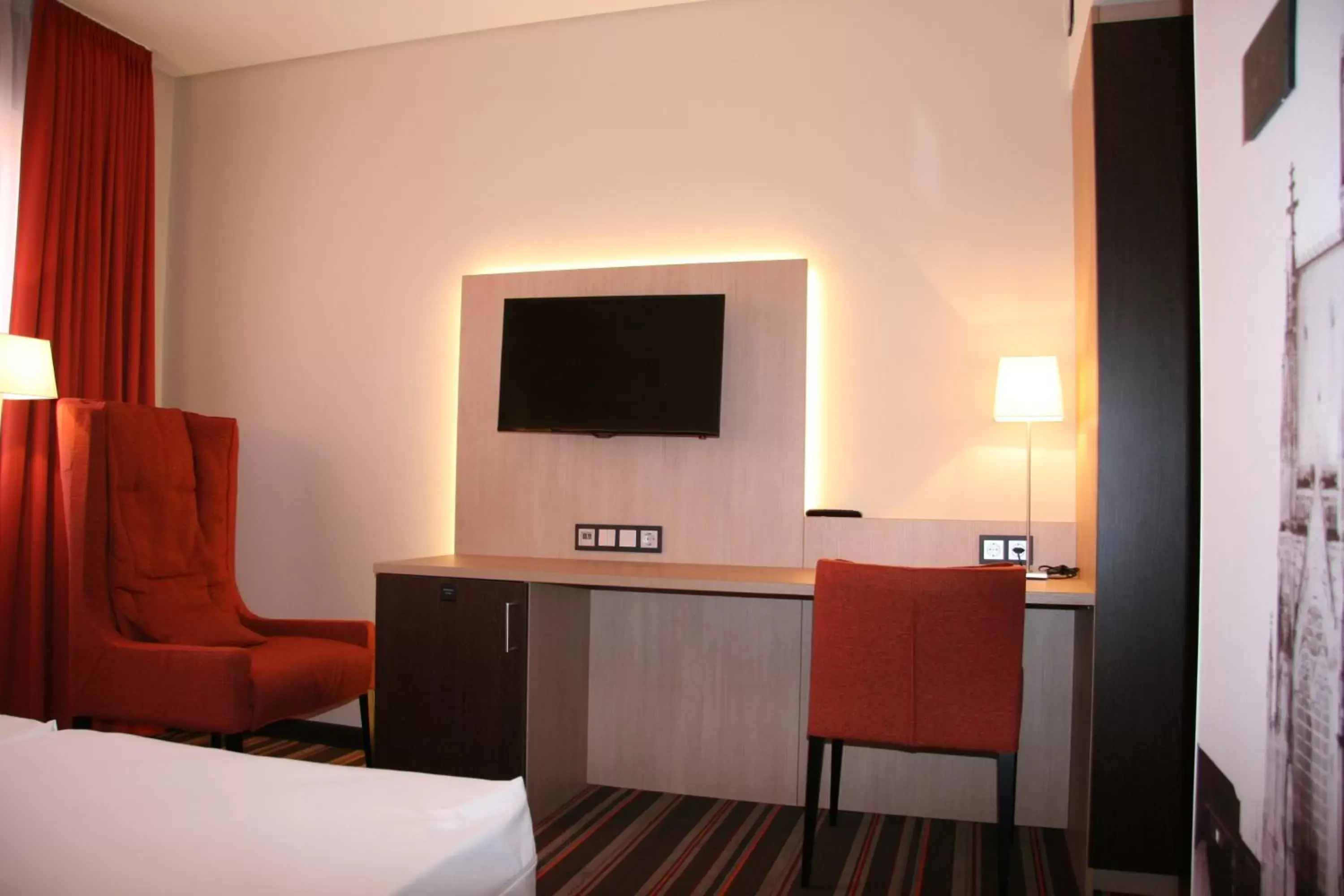 Bedroom, TV/Entertainment Center in Hotel Fortune