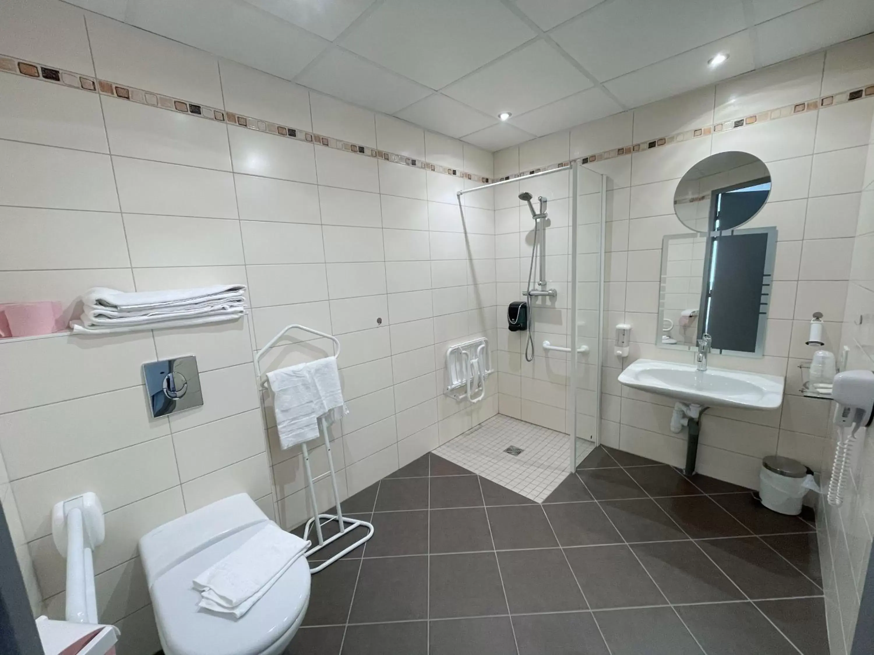 Toilet, Bathroom in Hotel Le Ronchamp