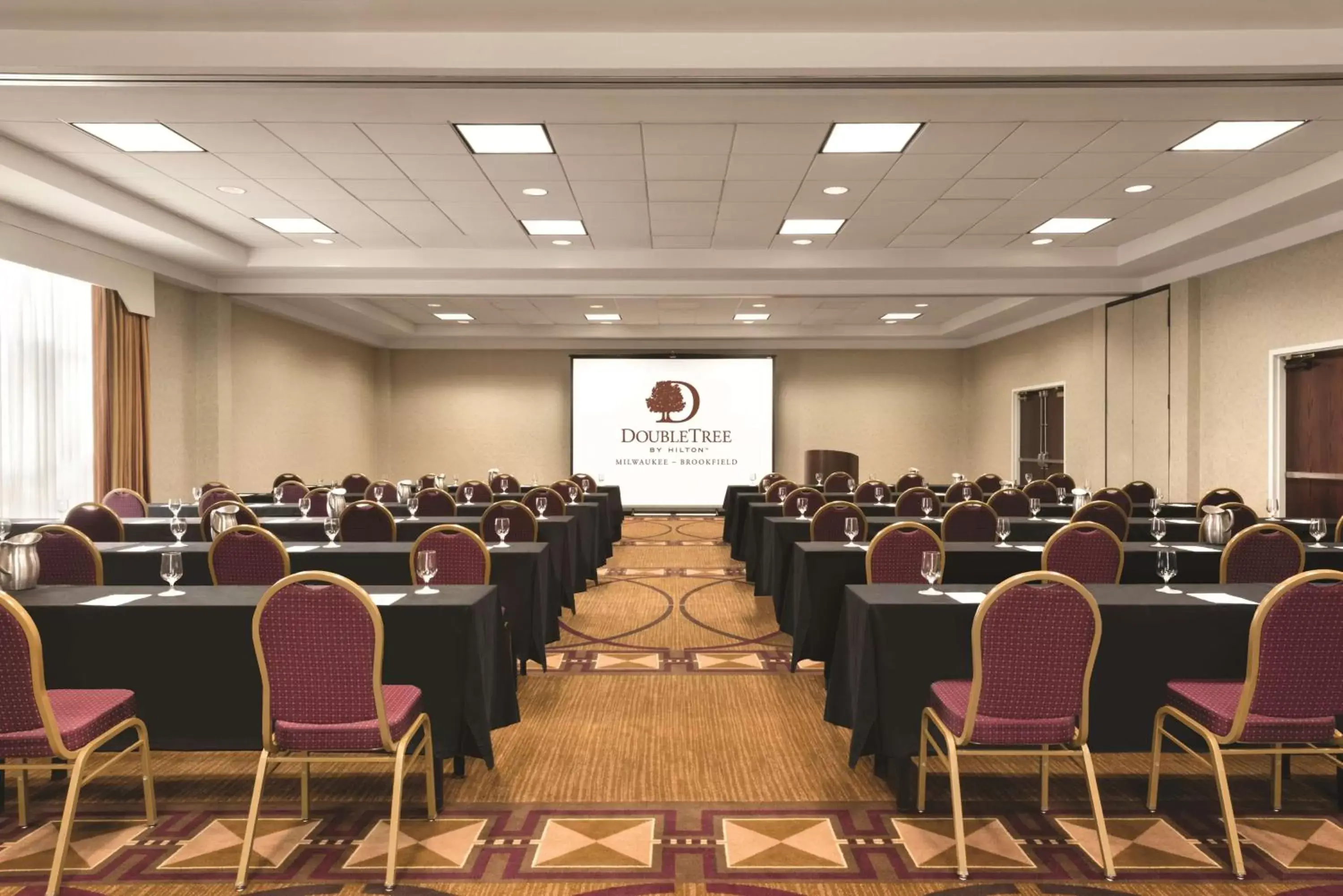 Meeting/conference room in DoubleTree by Hilton Milwaukee/Brookfield