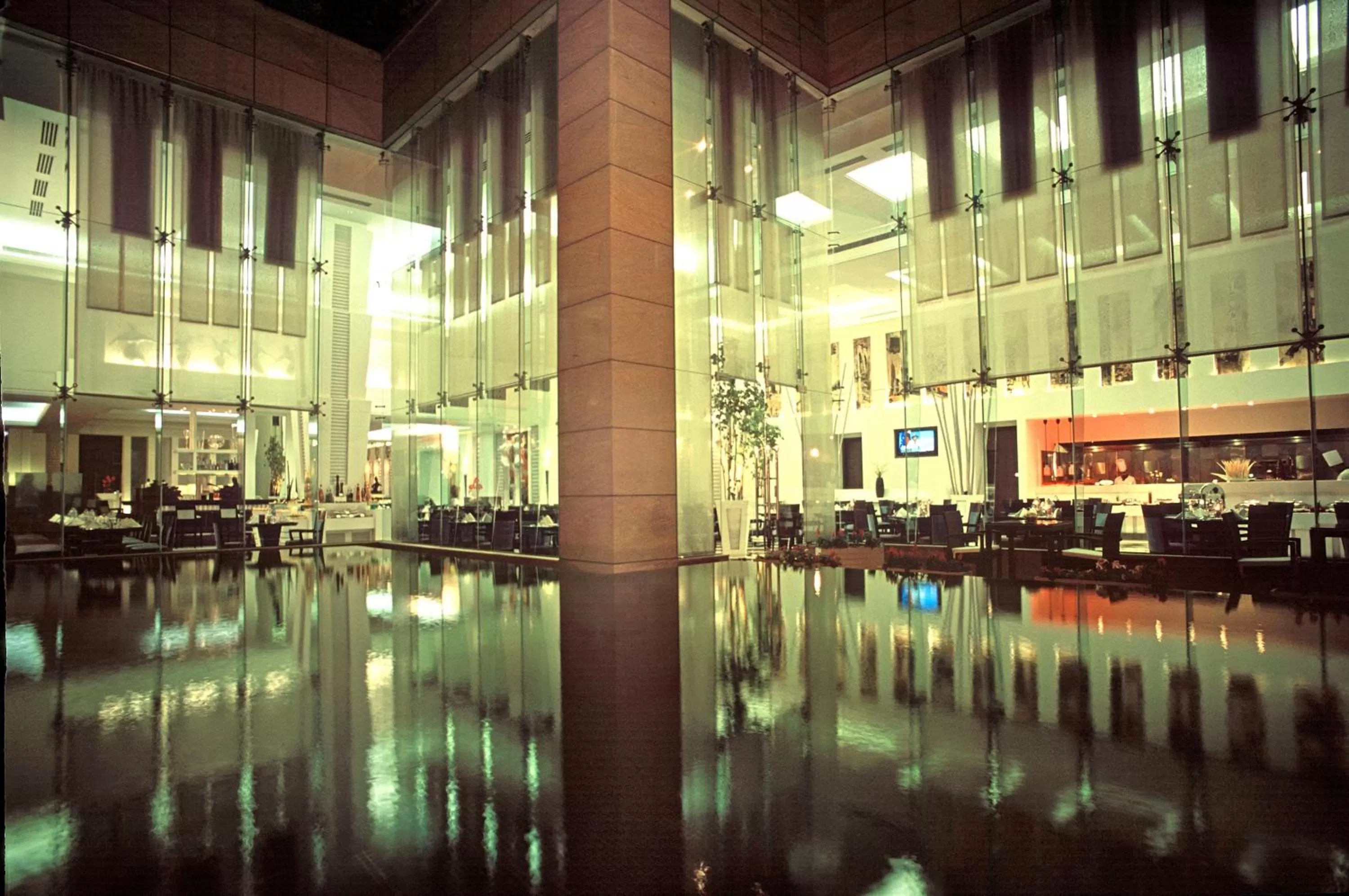 Area and facilities in Radisson Noida