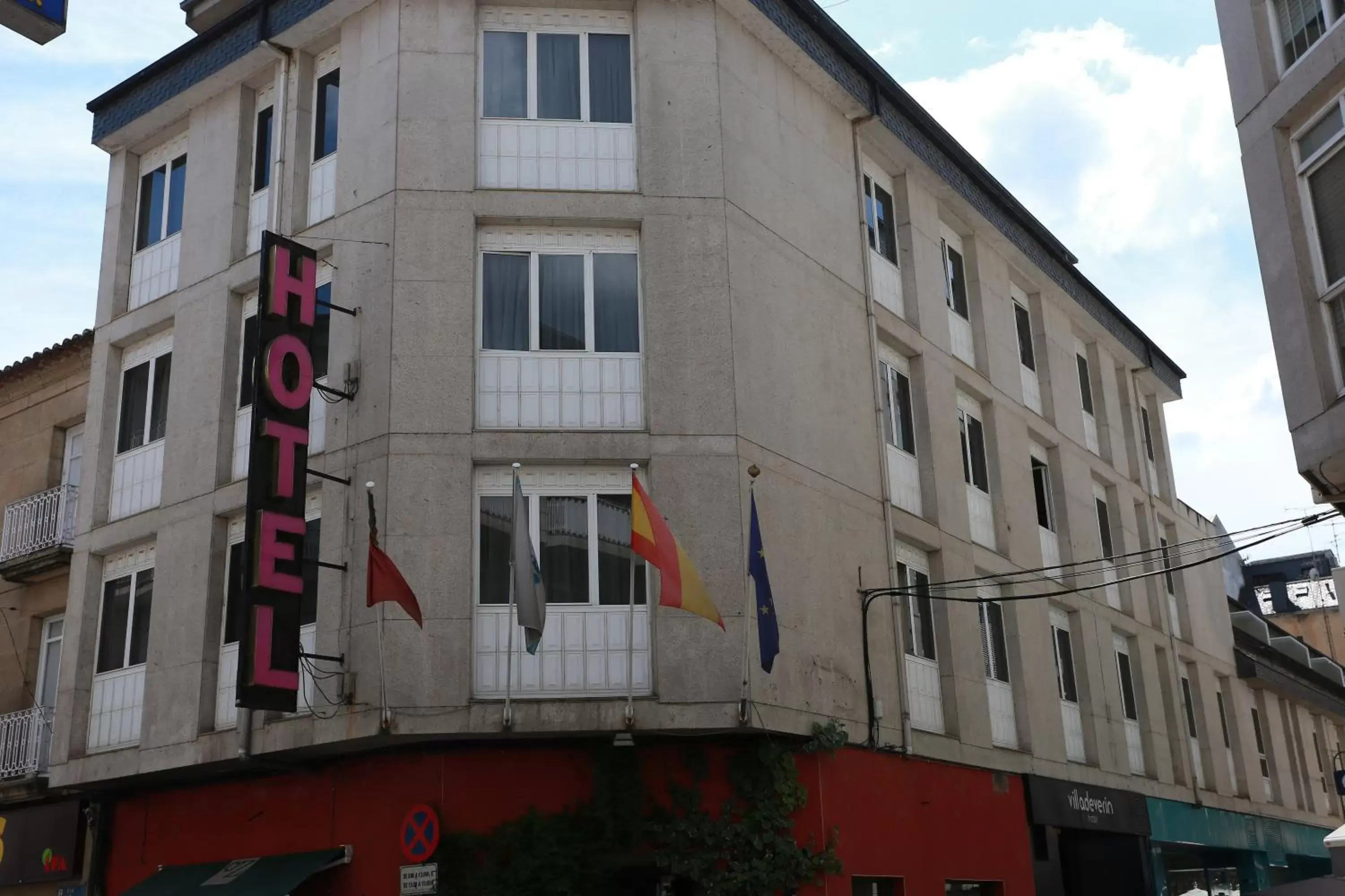 Facade/entrance, Property Building in Hotel Villa de Verín