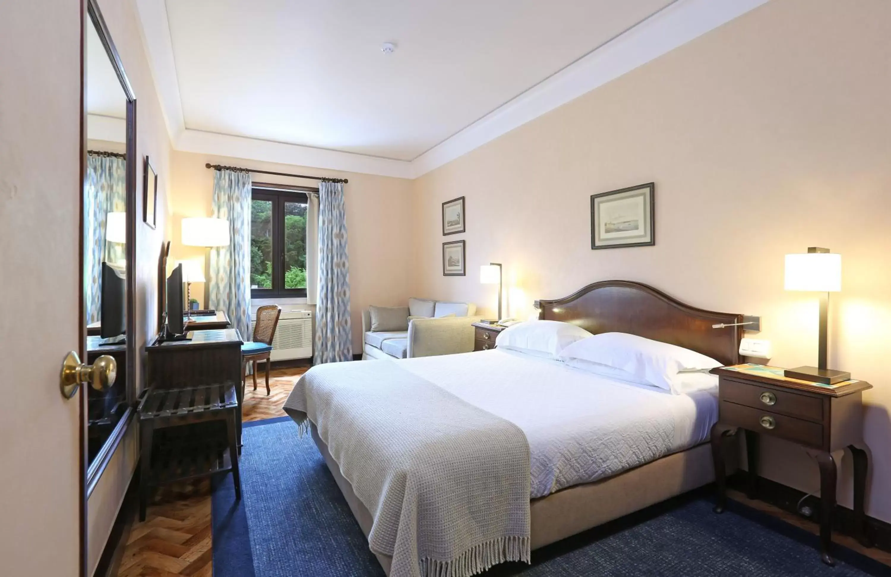 Bedroom, Bed in Hotel Lisboa Plaza - Lisbon Heritage Collection - Avenida