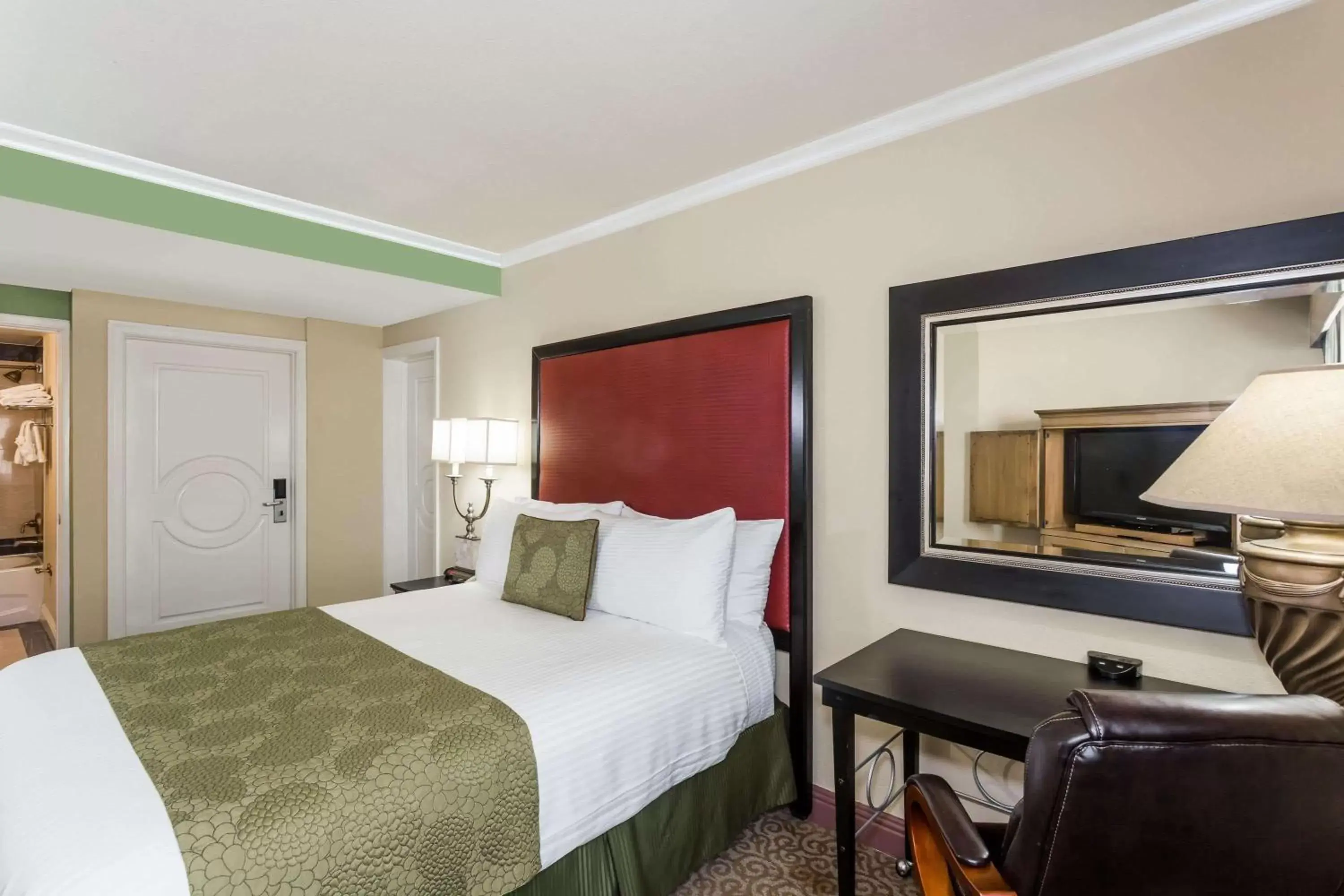 Photo of the whole room, Bed in Safety Harbor Resort & Spa Trademark Collection by Wyndham