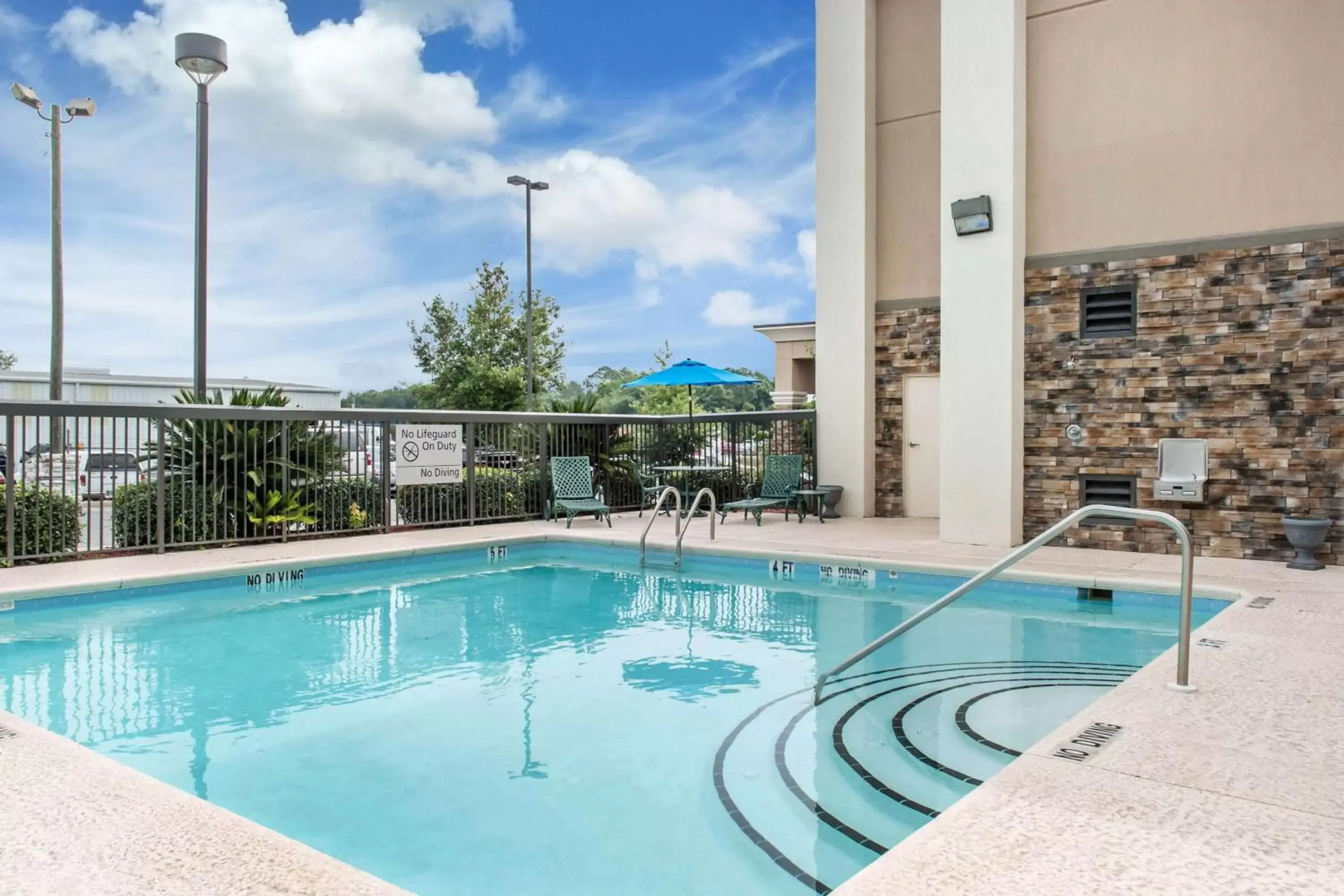 Pool view, Swimming Pool in Hampton Inn Douglas