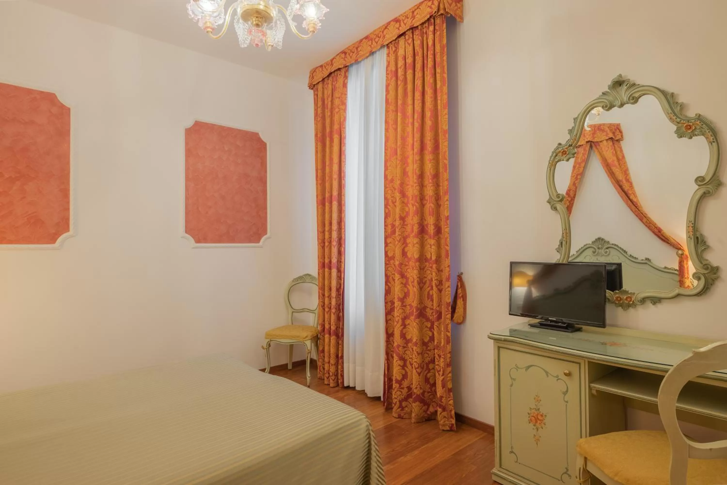 TV and multimedia, Bed in Hotel al Sotoportego