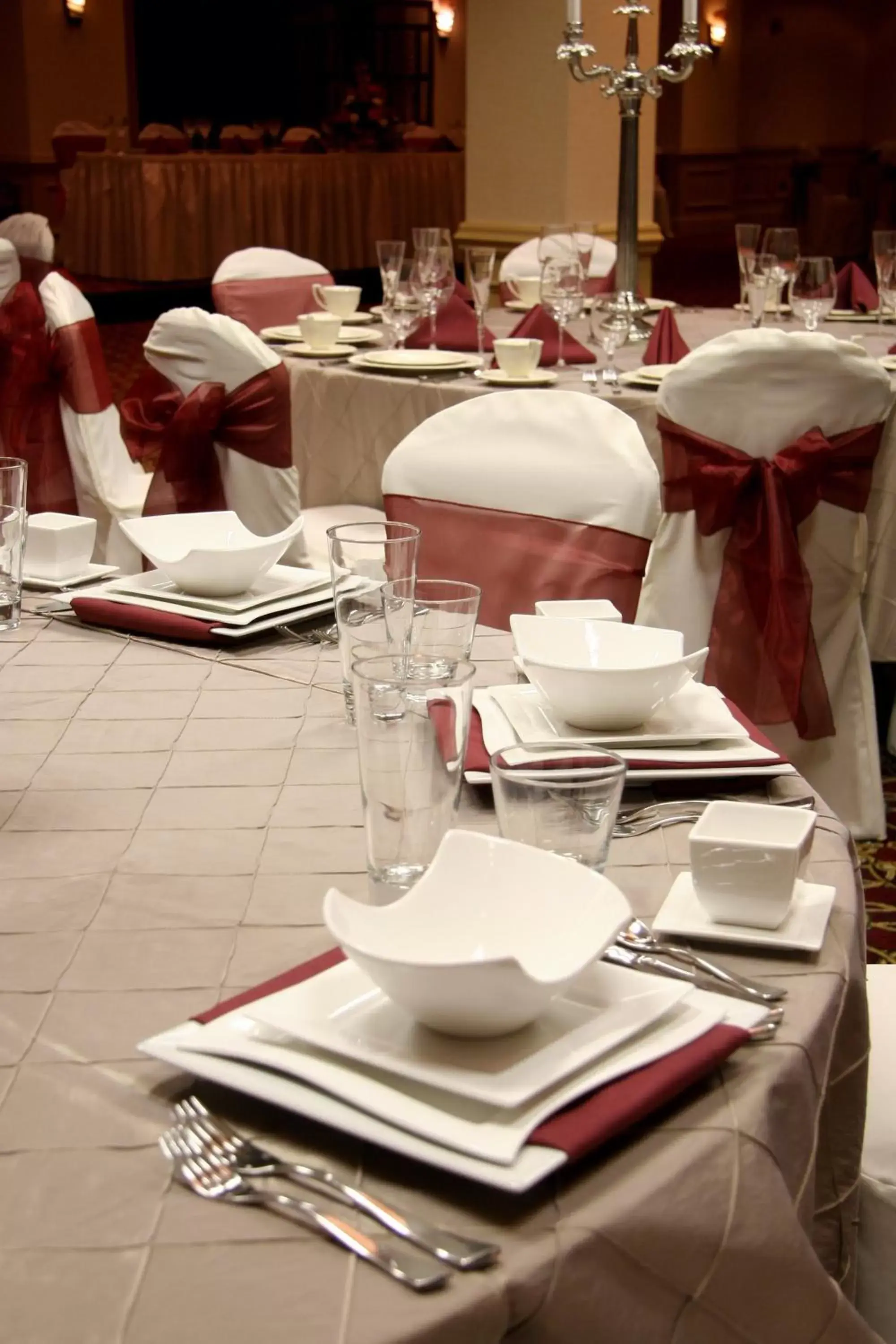 Banquet/Function facilities, Restaurant/Places to Eat in Crowne Plaza Cleveland Airport, an IHG Hotel
