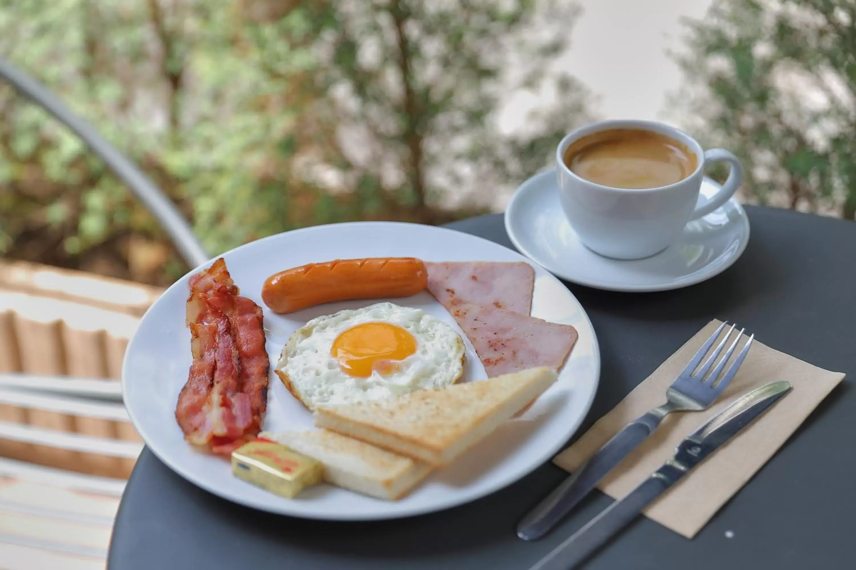 Buffet breakfast in Samyan Serene Hotel