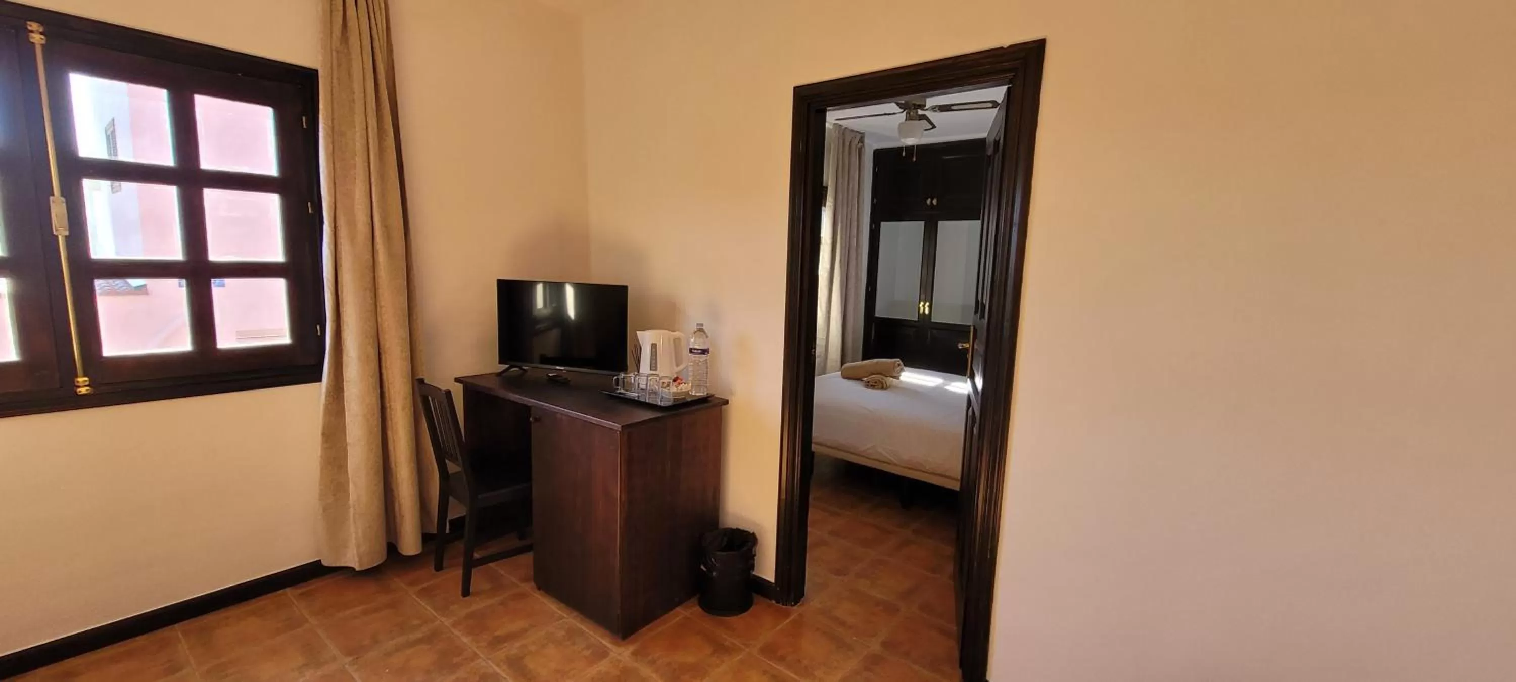 Communal lounge/ TV room in Hotel Ecolife Tenerife