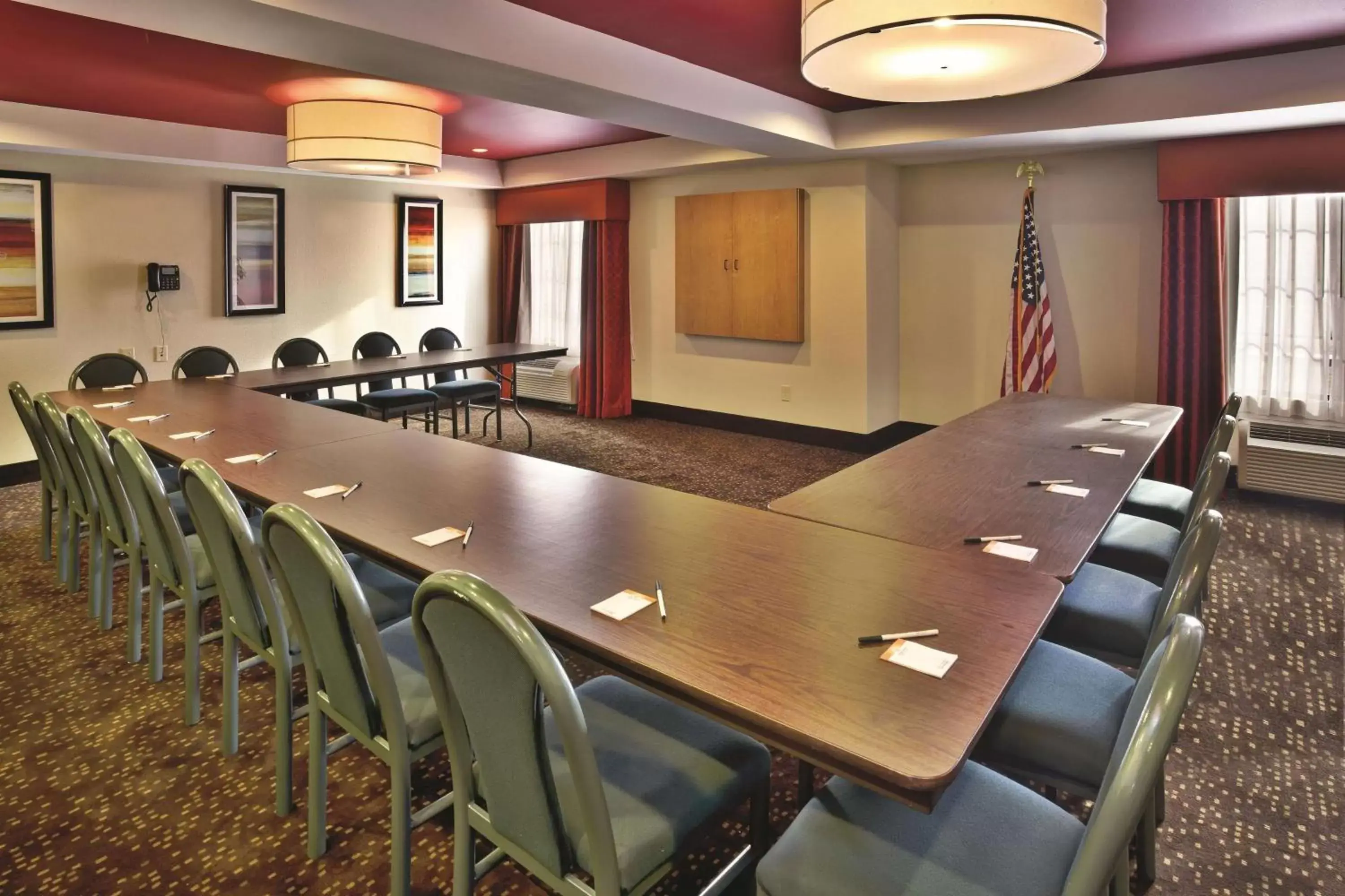 Meeting/conference room in La Quinta Inn & Suites - New River Gorge National Park