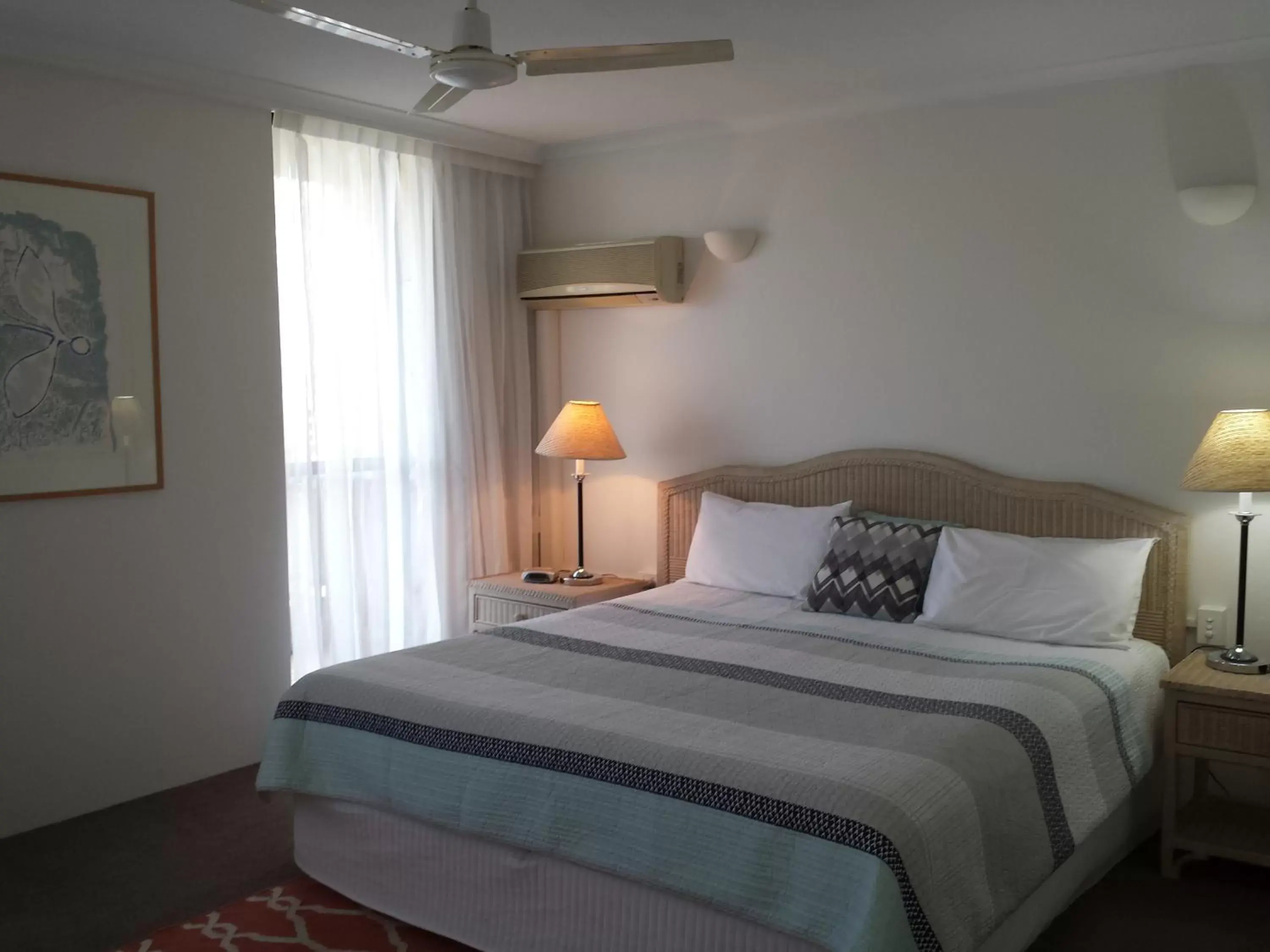 Bedroom, Bed in Kirribilli Apartments