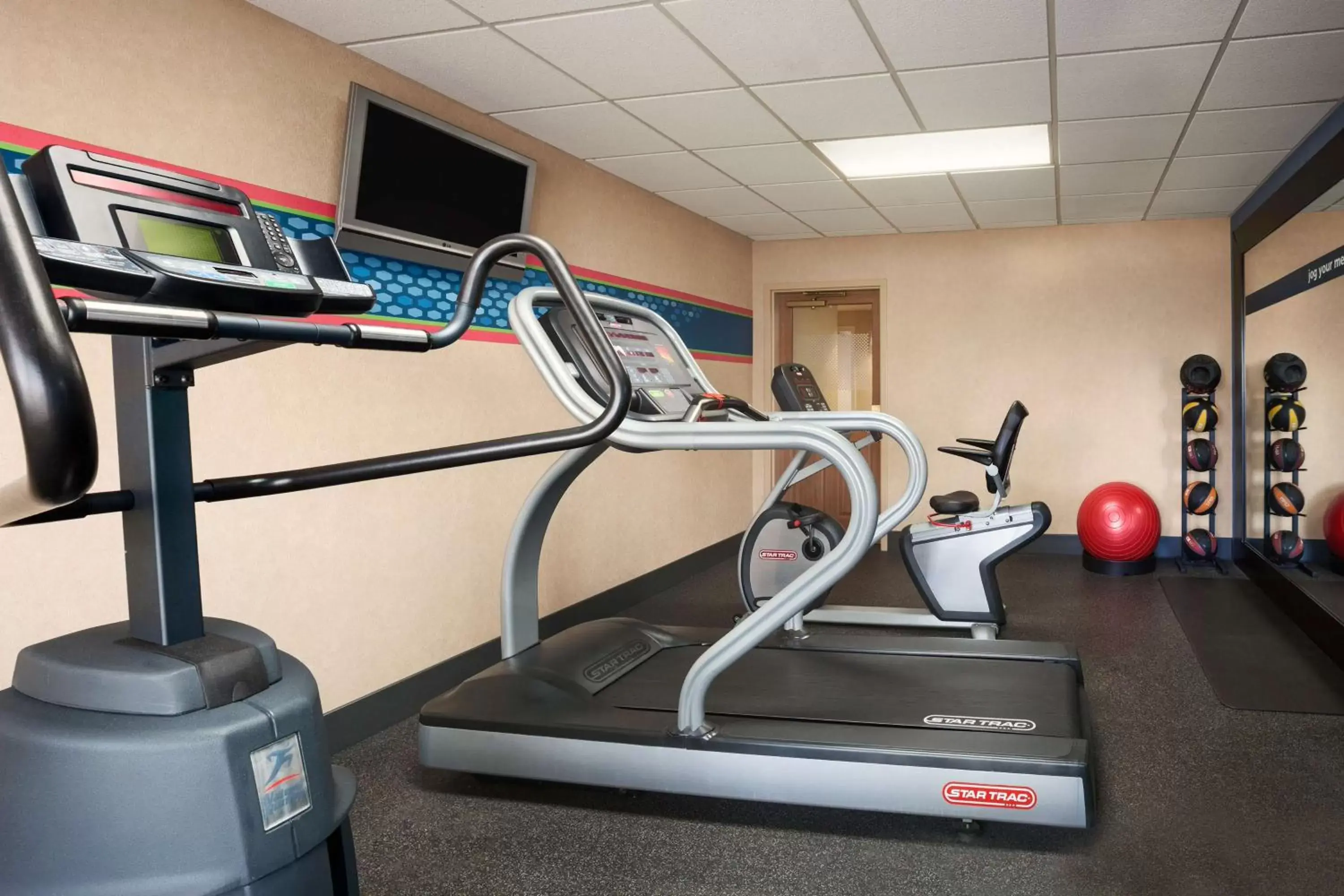 Fitness centre/facilities in Hampton Inn Geneva Fitness centre/facilities in Hampton Inn Geneva