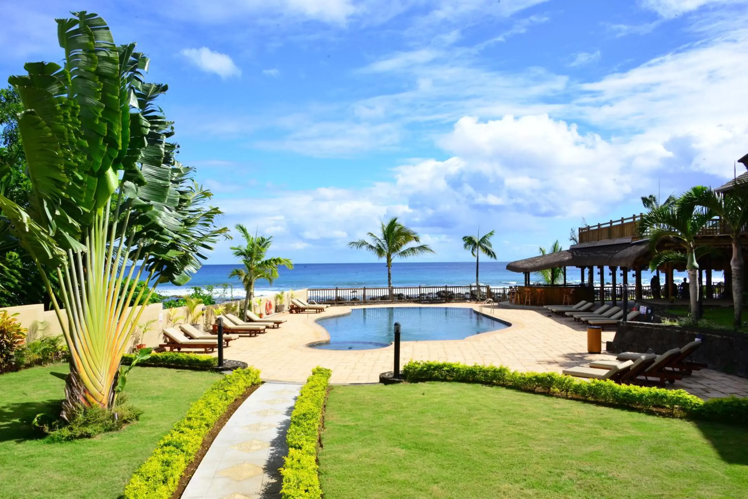 Garden, Swimming Pool in Sunset Reef Resort & Spa