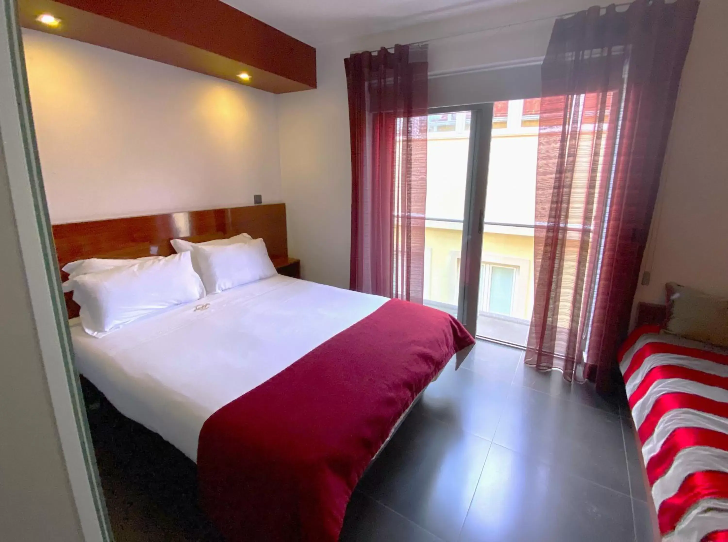 Bed in Hotel Oceano