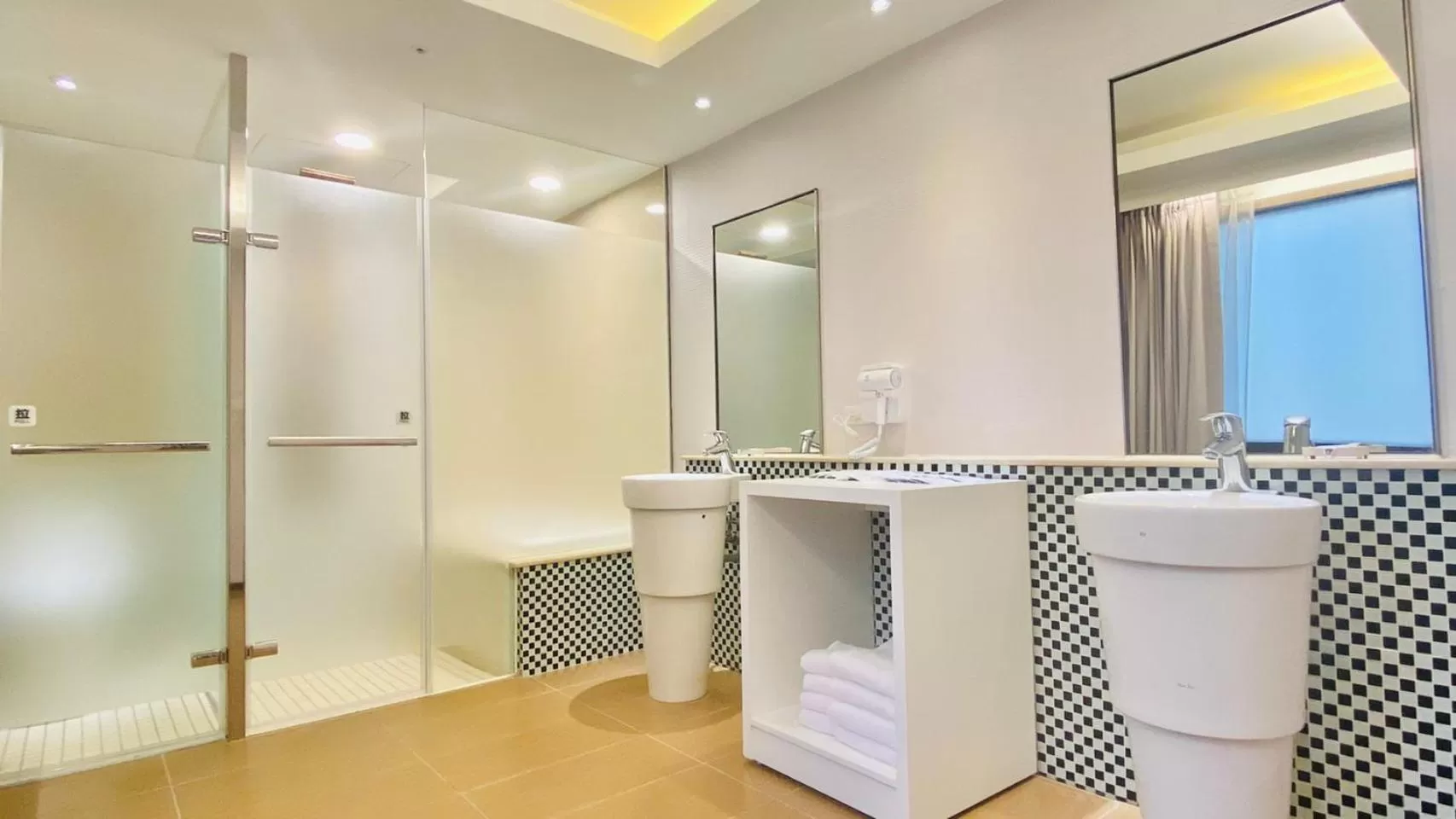 Bathroom in Artinn藝築文旅-台北站前館