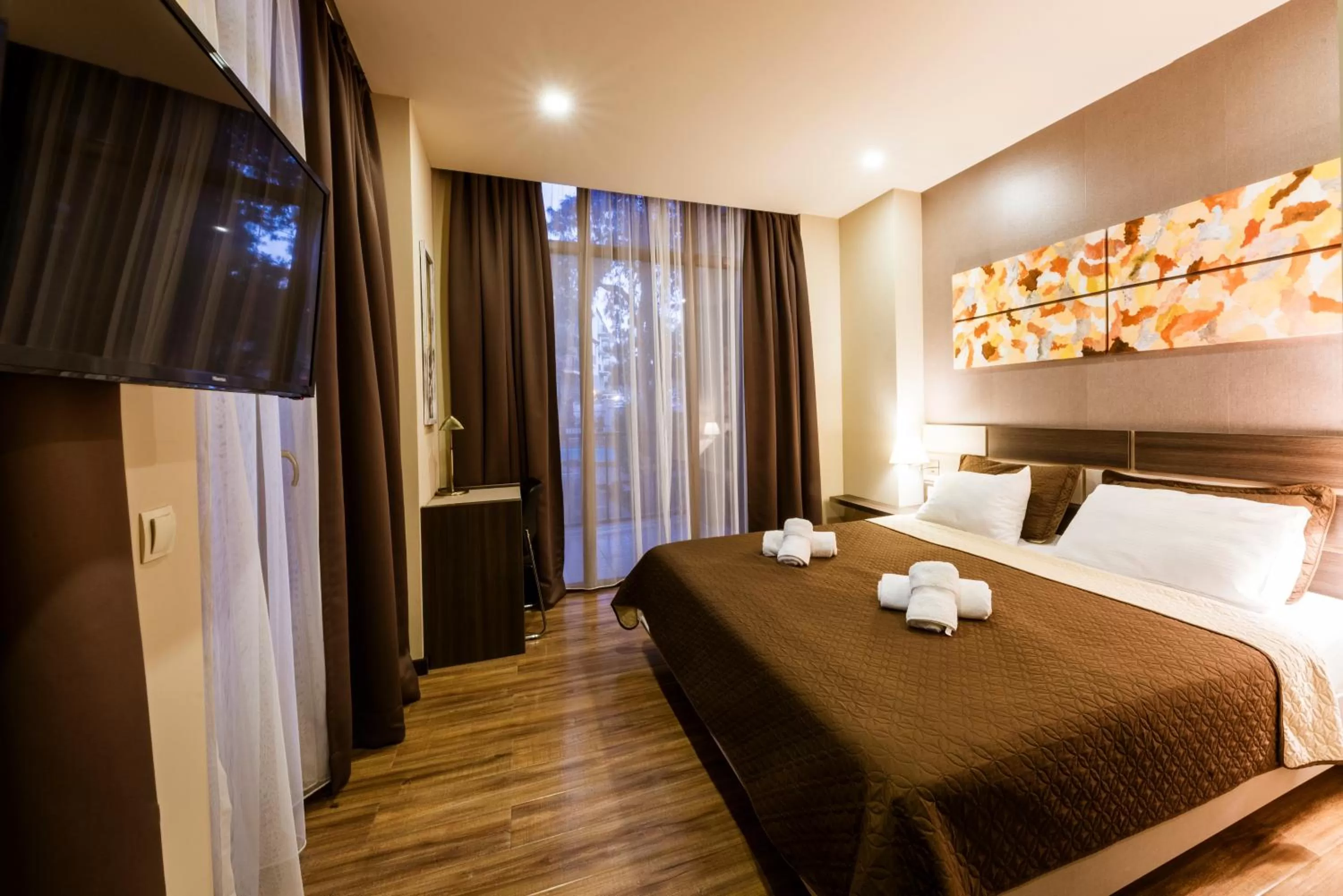 City view, Bed in Sani Apart Hotel